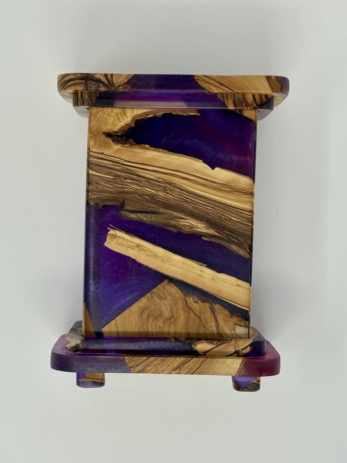 Olive wood tzedakah box – side profile with carved feet and magenta base detail