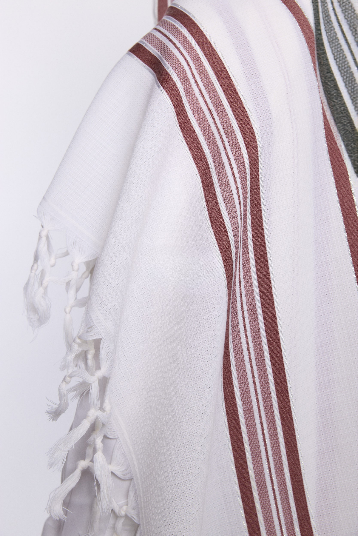 Hallel Tallis - Burgundy Melange
