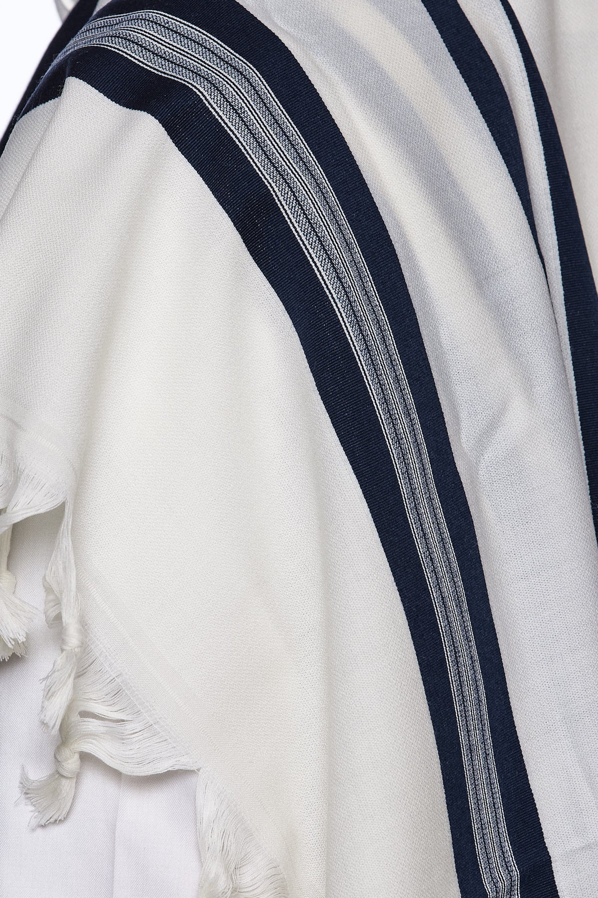 Mofet "Yishtabach" Wool Tallit