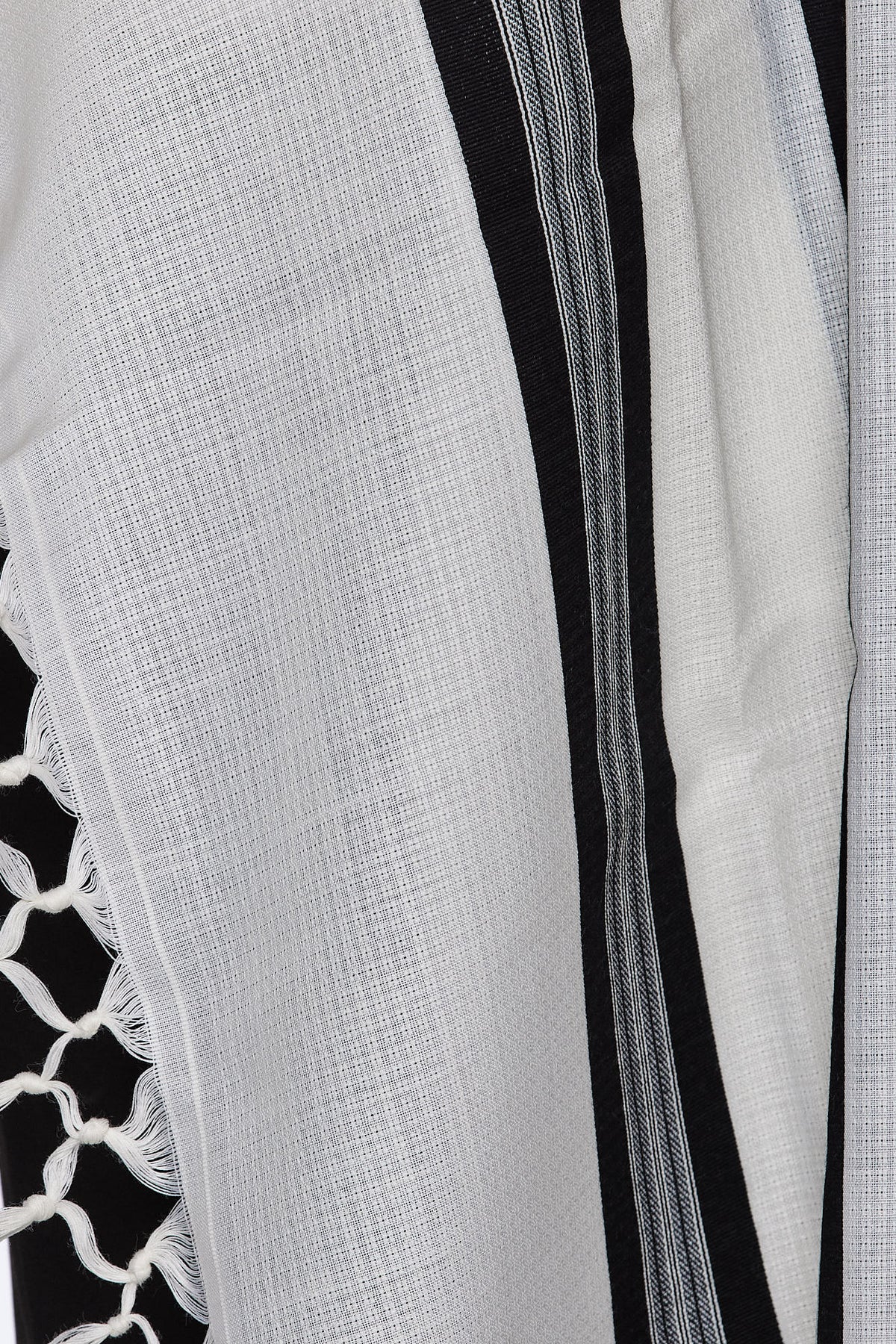 Musaf wool tallit, side view | MitzvahArt
