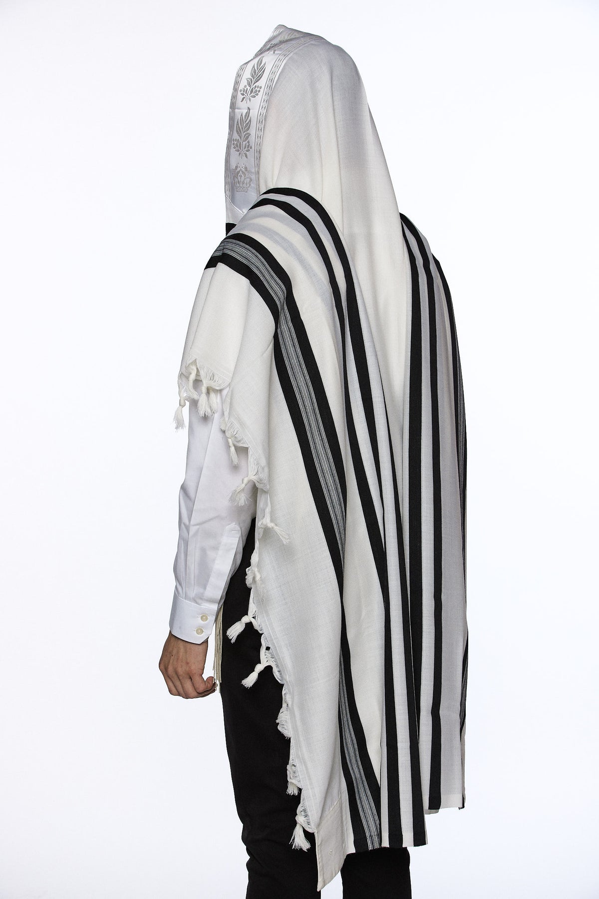 Mofet Yishtabach tallit, reinforced corner with hand-tied kosher tzitzit | MitzvahArt