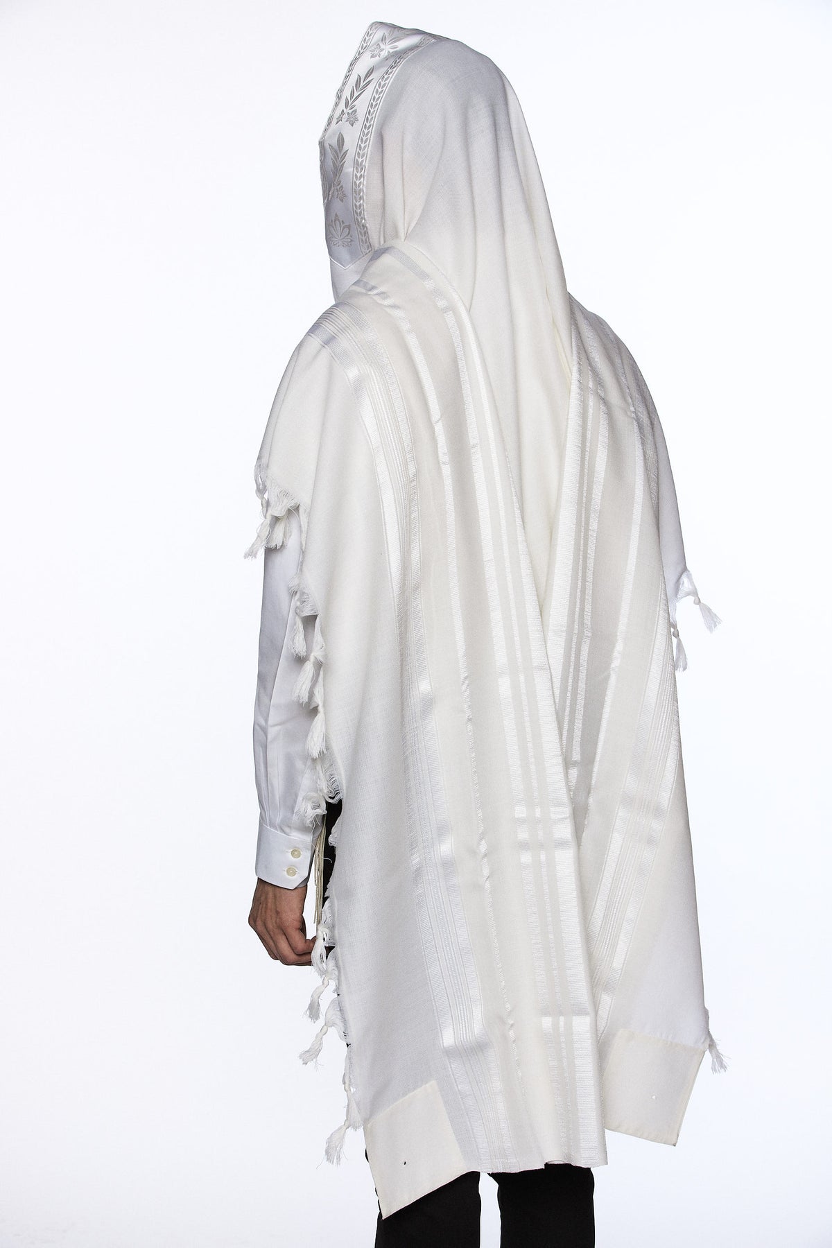 Mofet "Yishtabach" Wool Tallit