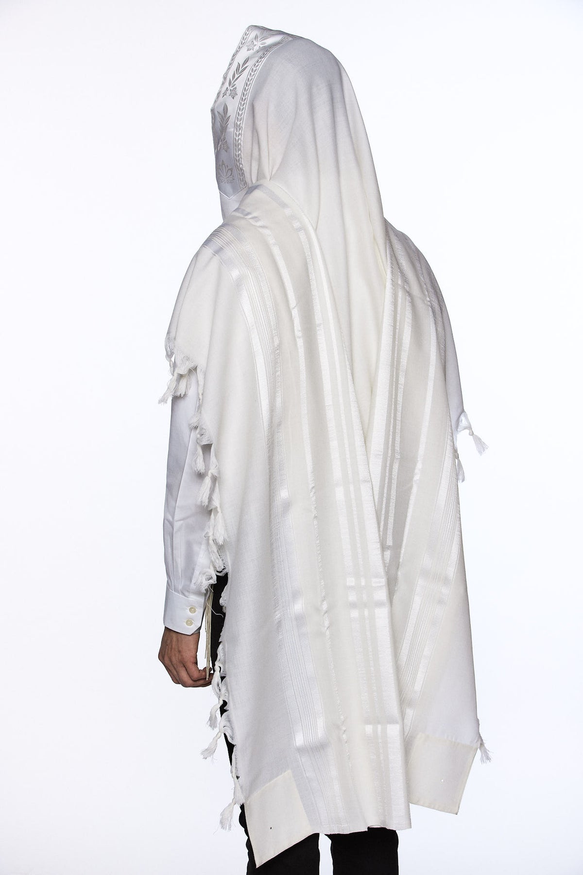 Mofet "Yishtabach" Wool Tallit