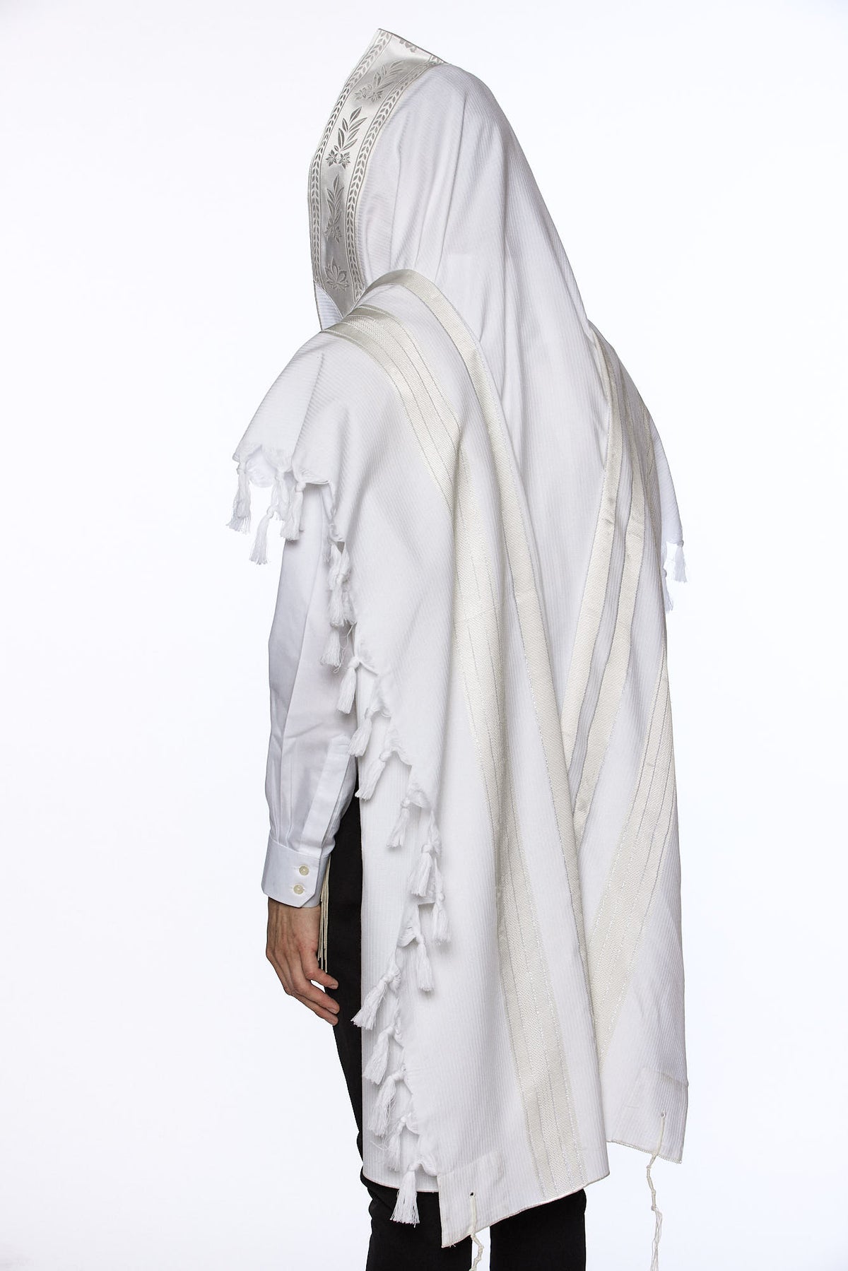 Tallit Chatanim shown with its gift case | MitzvahArt