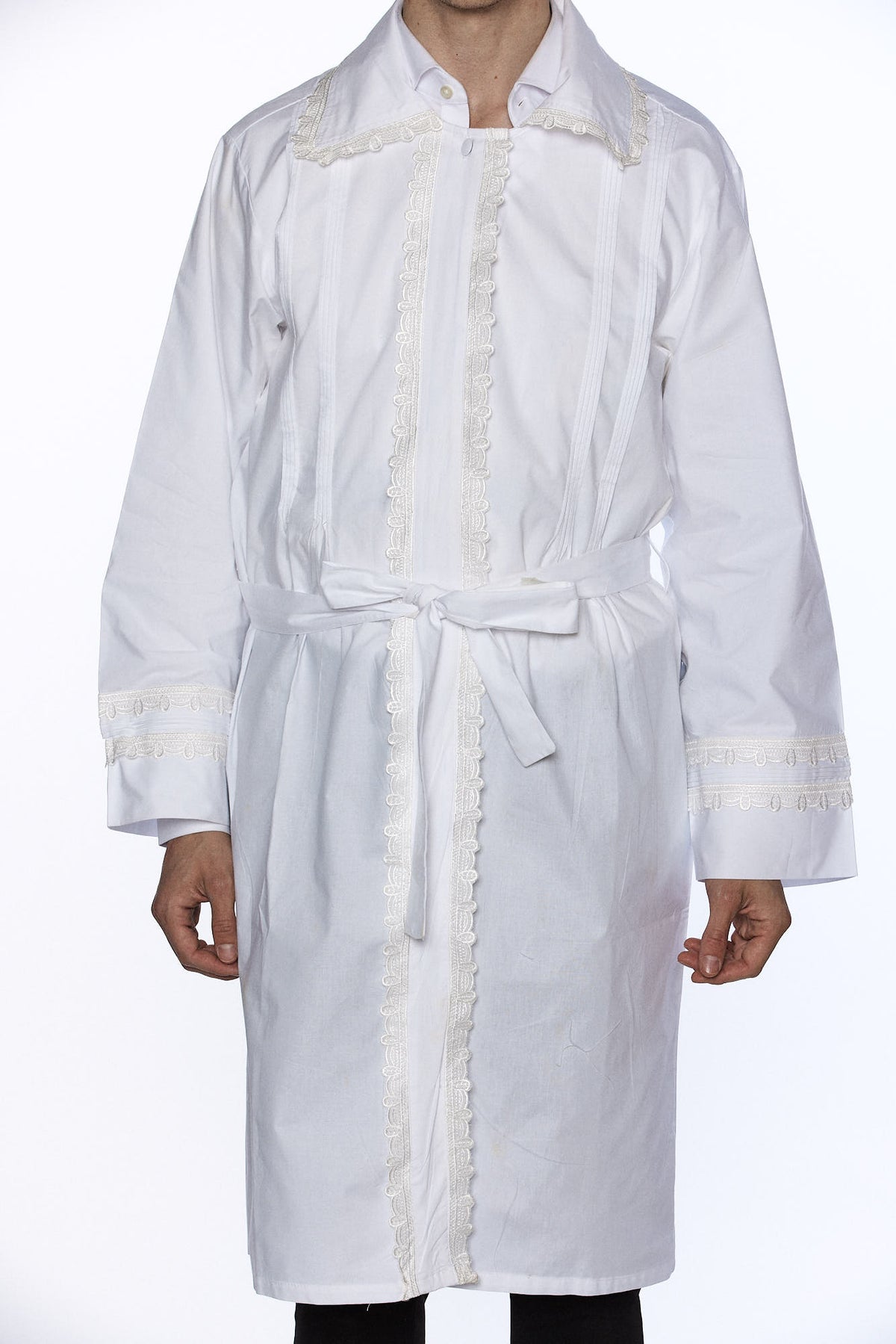 Kittel with lace detail, close view of the collar and placket | MitzvahArt
