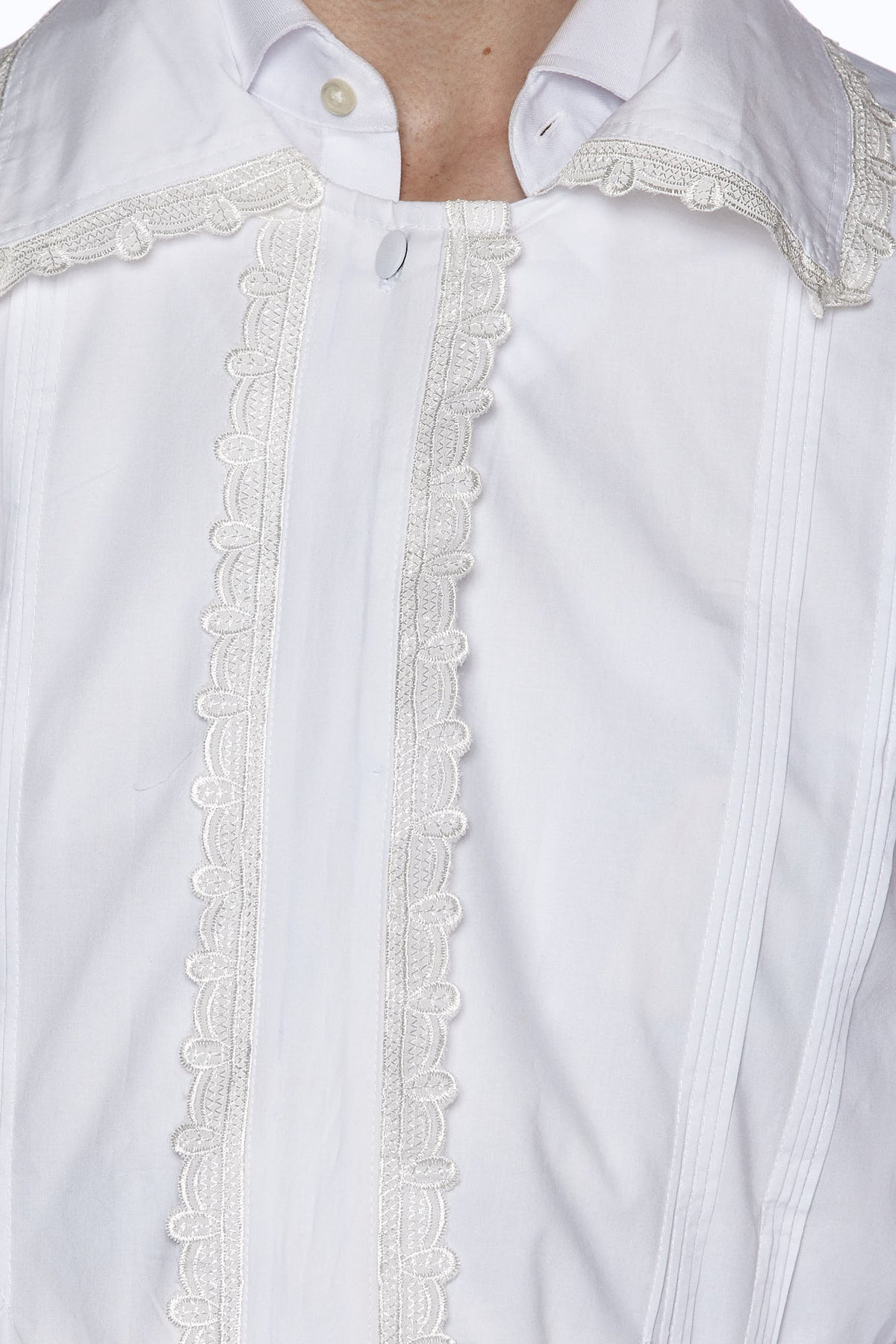 Kittel with lace detail, full length front view | MitzvahArt