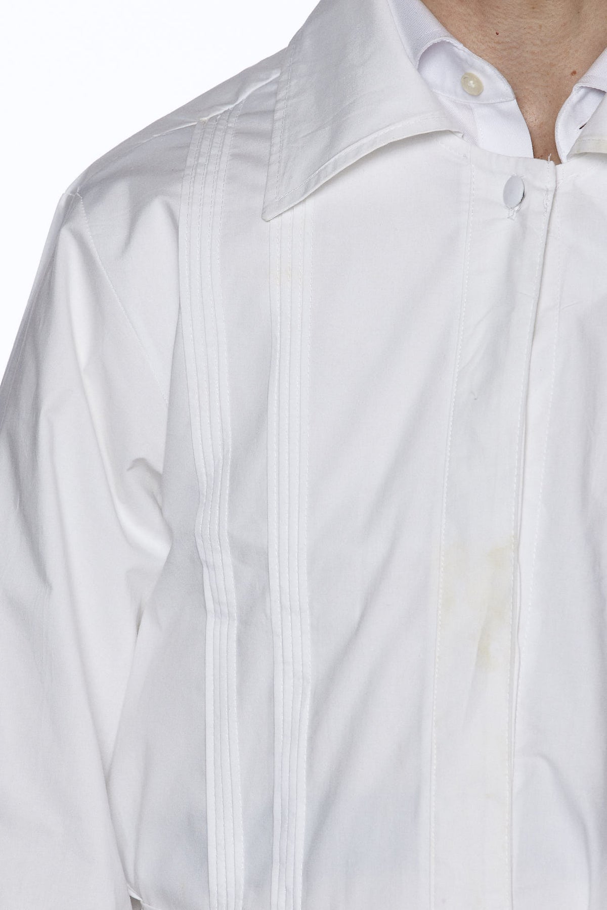 Plain white kittel, shown with its matching belt | MitzvahArt