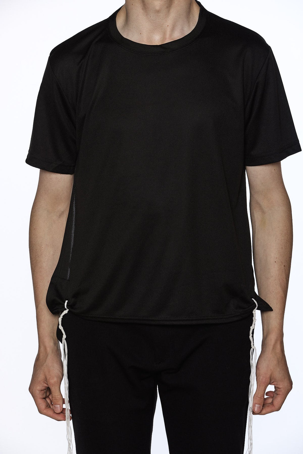 Dry Fit tzitzit shirt, athletic modern cut in V-neck | MitzvahArt