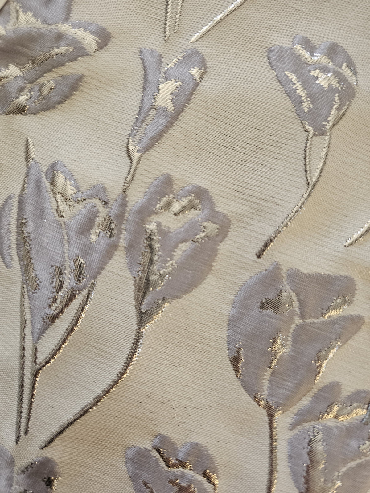 Silver Meadow matzah set shown on the seder table | MitzvahArt