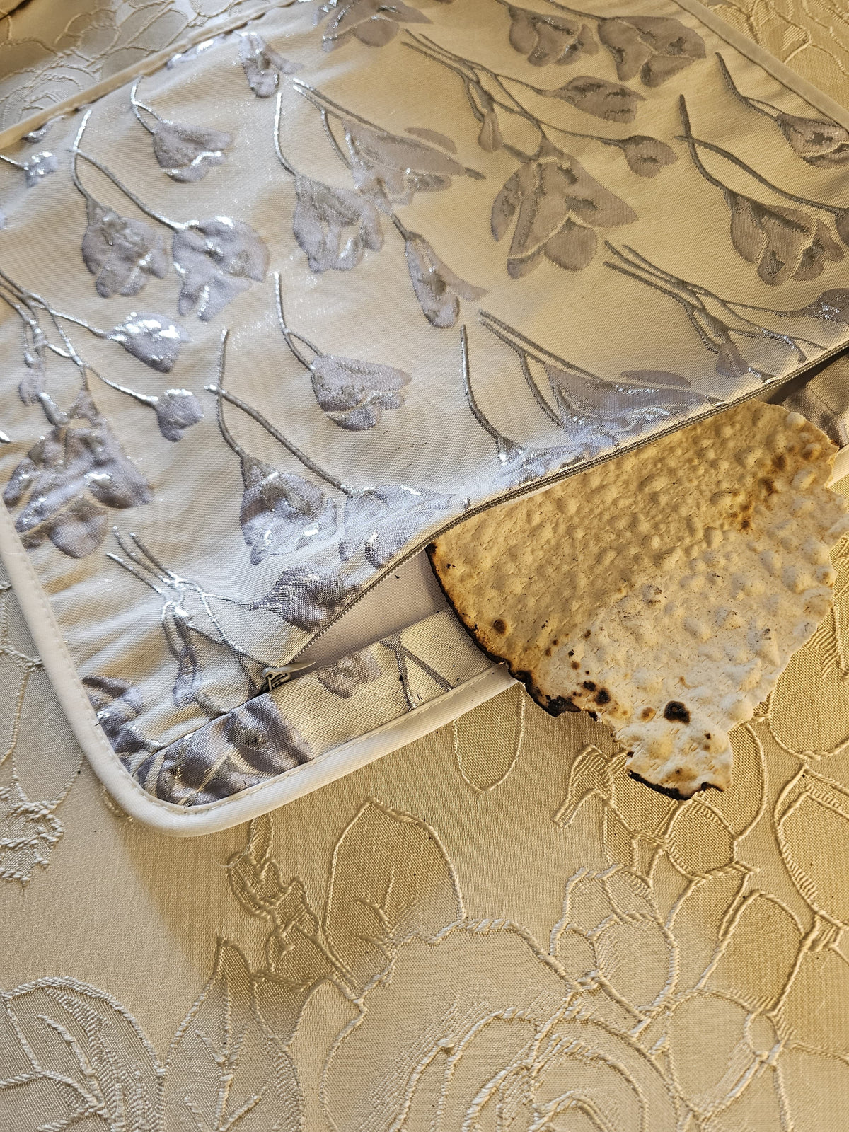 Silver Meadow matzah set, close view of the embroidery | MitzvahArt
