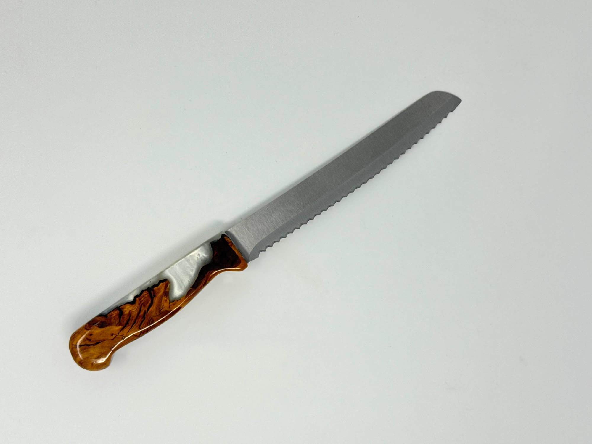 Lechem HaPanim challah knife No. 3, side view with stainless steel blade | MitzvahArt