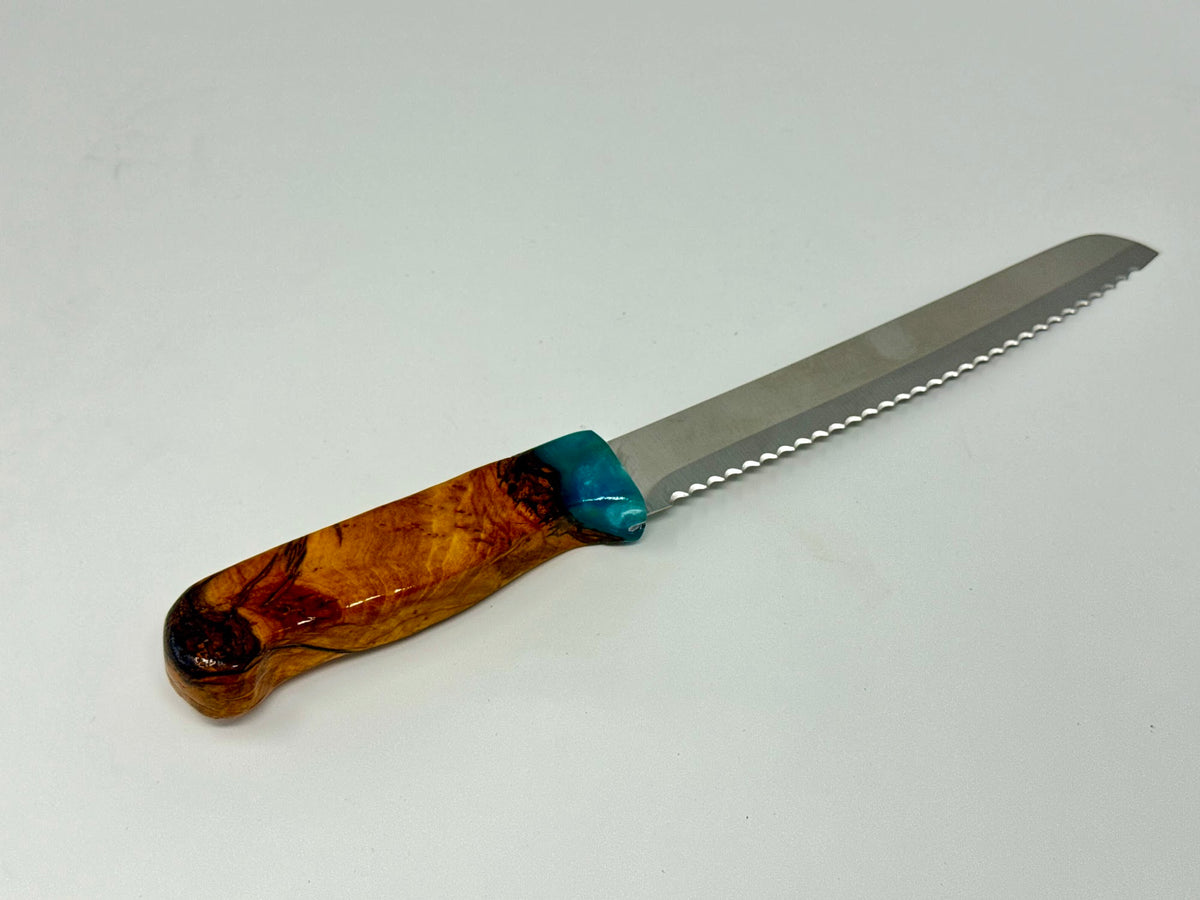 Etz HaChaim challah knife No. 5, detail of the green resin | MitzvahArt
