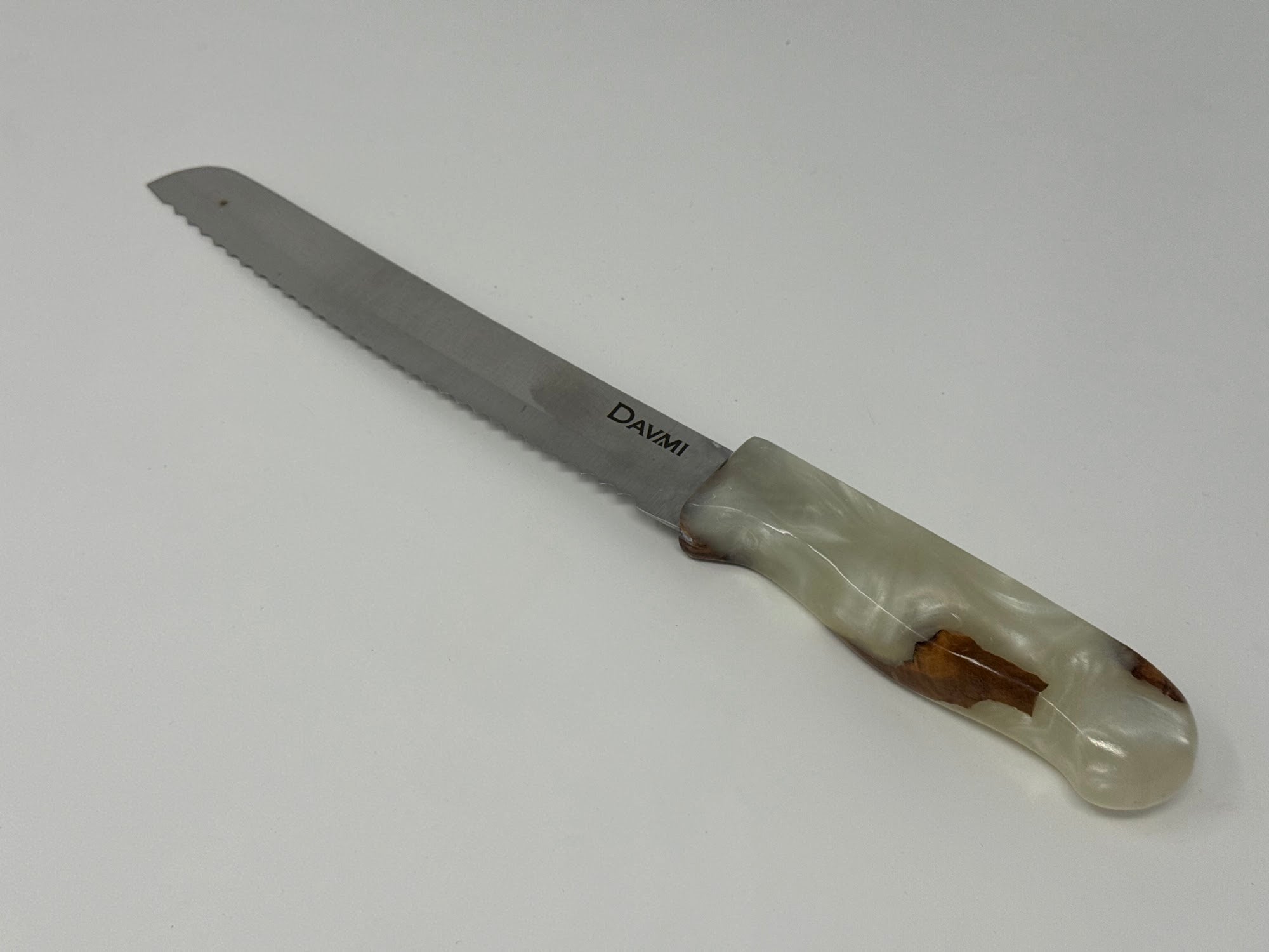 Lechem HaPanim challah knife No. 2, olive wood and pearl white epoxy handle | MitzvahArt