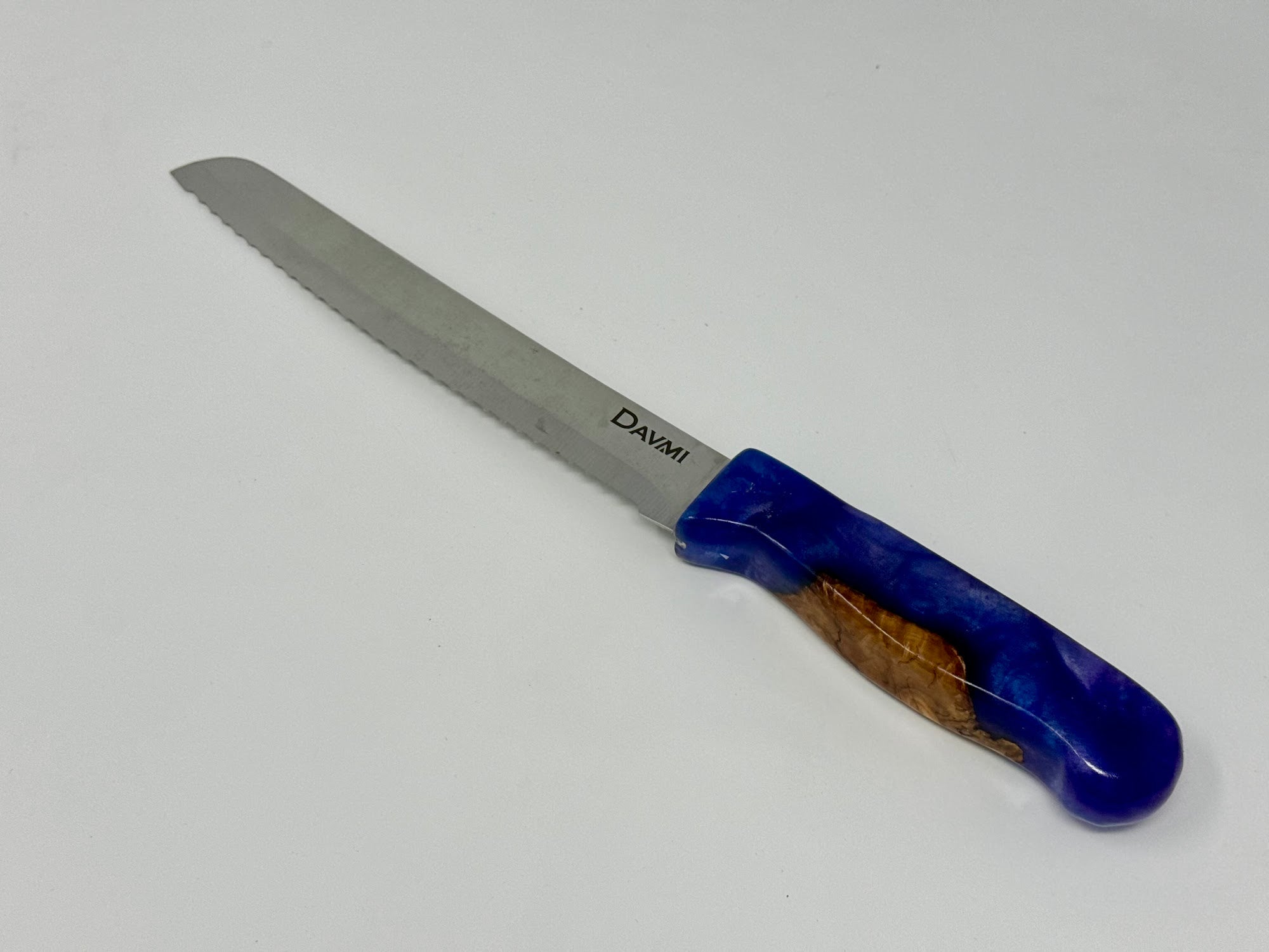Anvei HaGefen challah knife No. 2, olive wood and purple epoxy handle | MitzvahArt