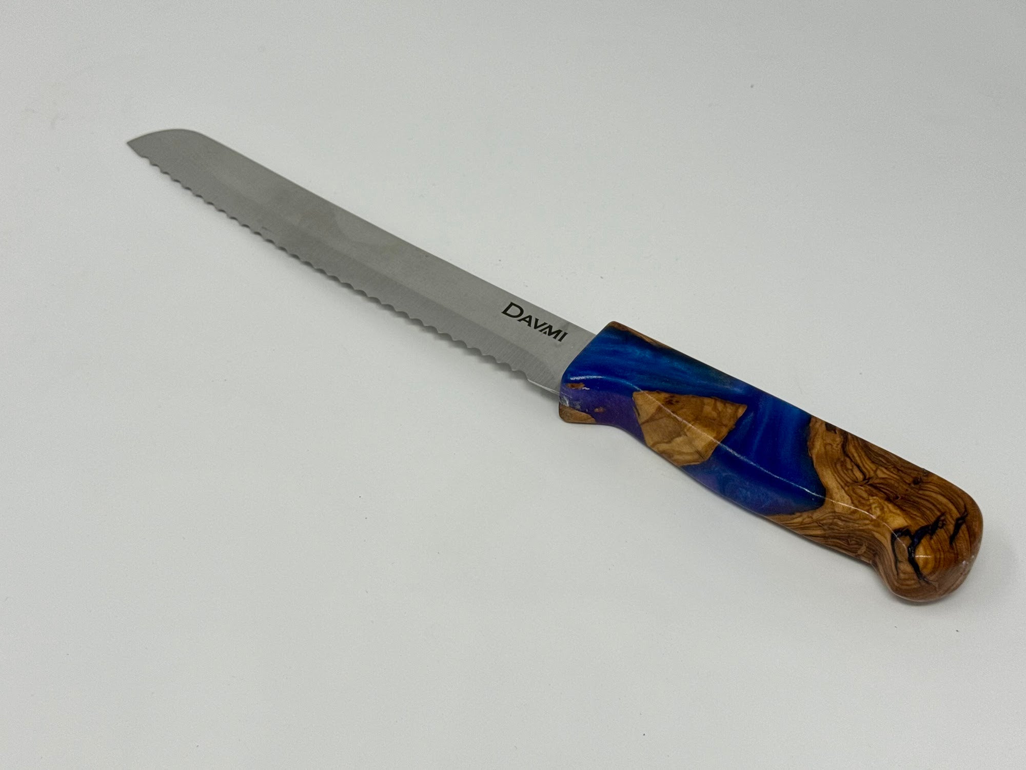 Anvei HaGefen challah knife No. 1, olive wood and purple epoxy handle | MitzvahArt