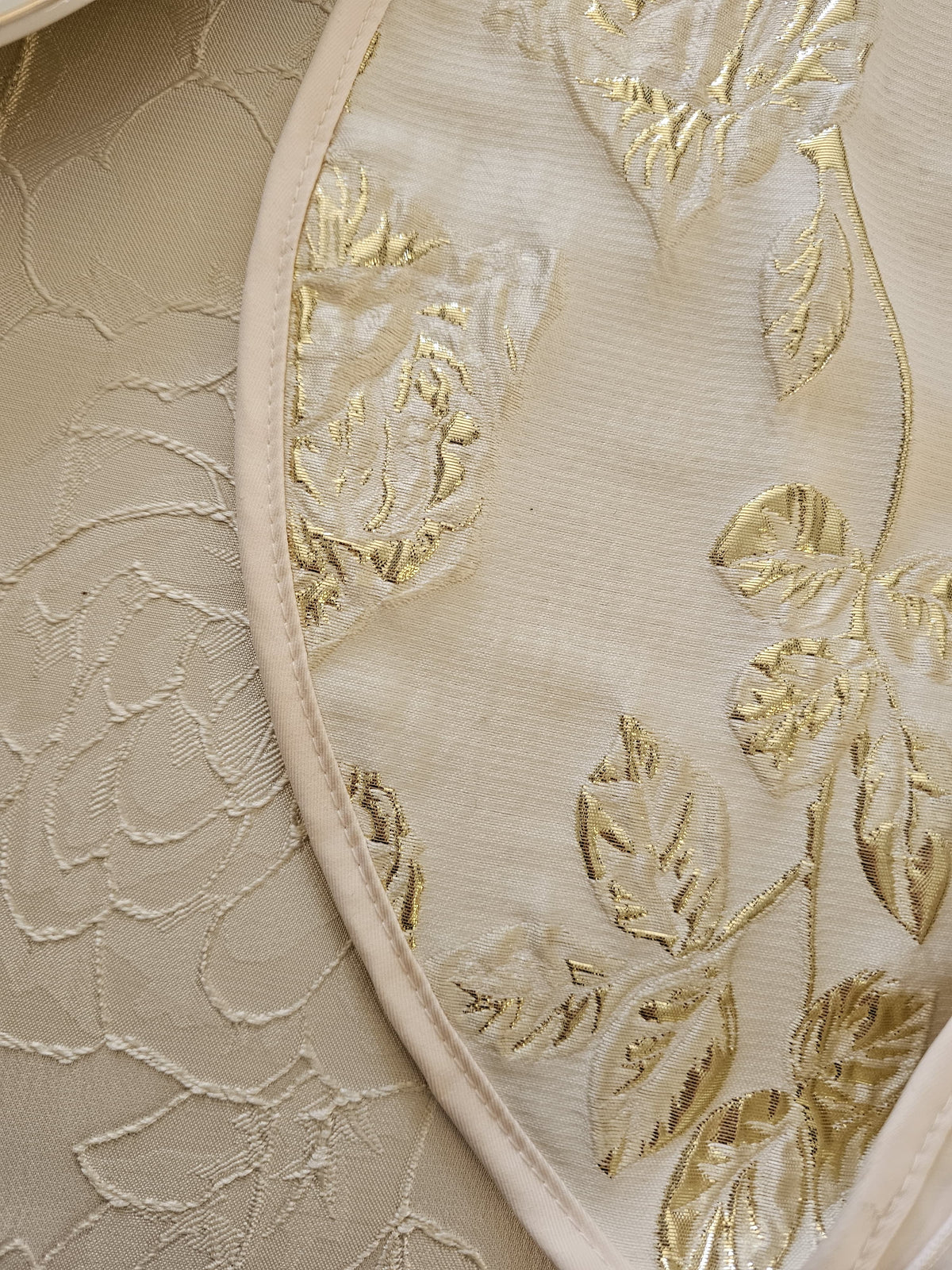 Rose Gold matzah set, close view of the embroidery | MitzvahArt