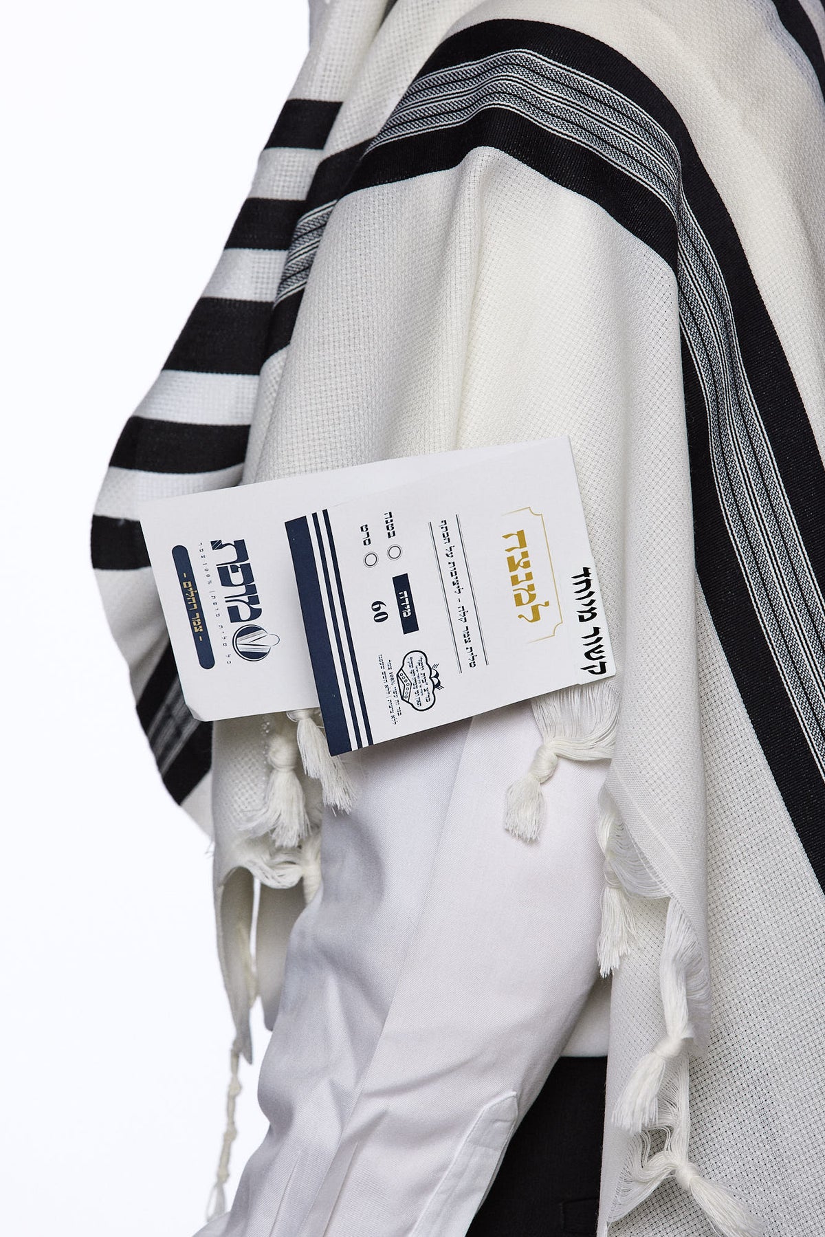 Mofet Lamenatzeach tallit, detail of the soft wool weave | MitzvahArt