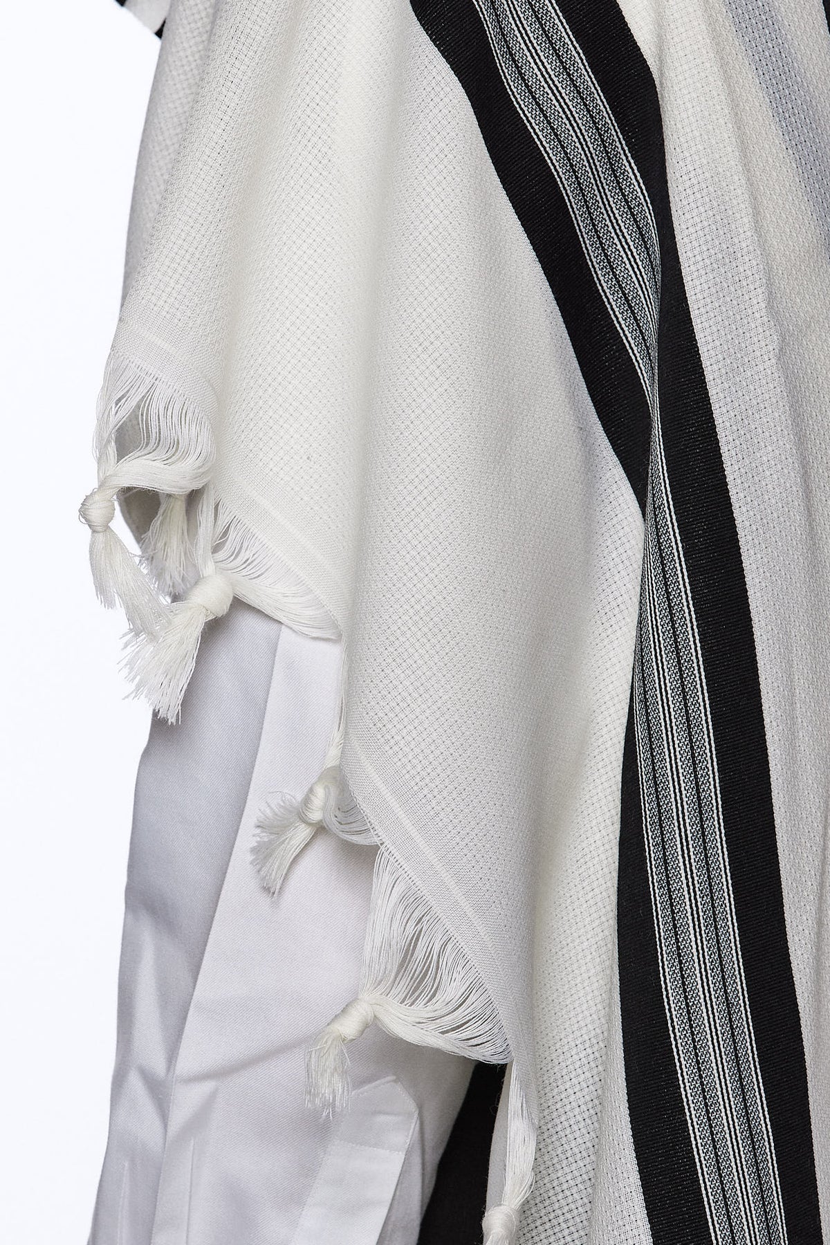 Mofet Lamenatzeach tallit, close view of the embroidered atarah script | MitzvahArt