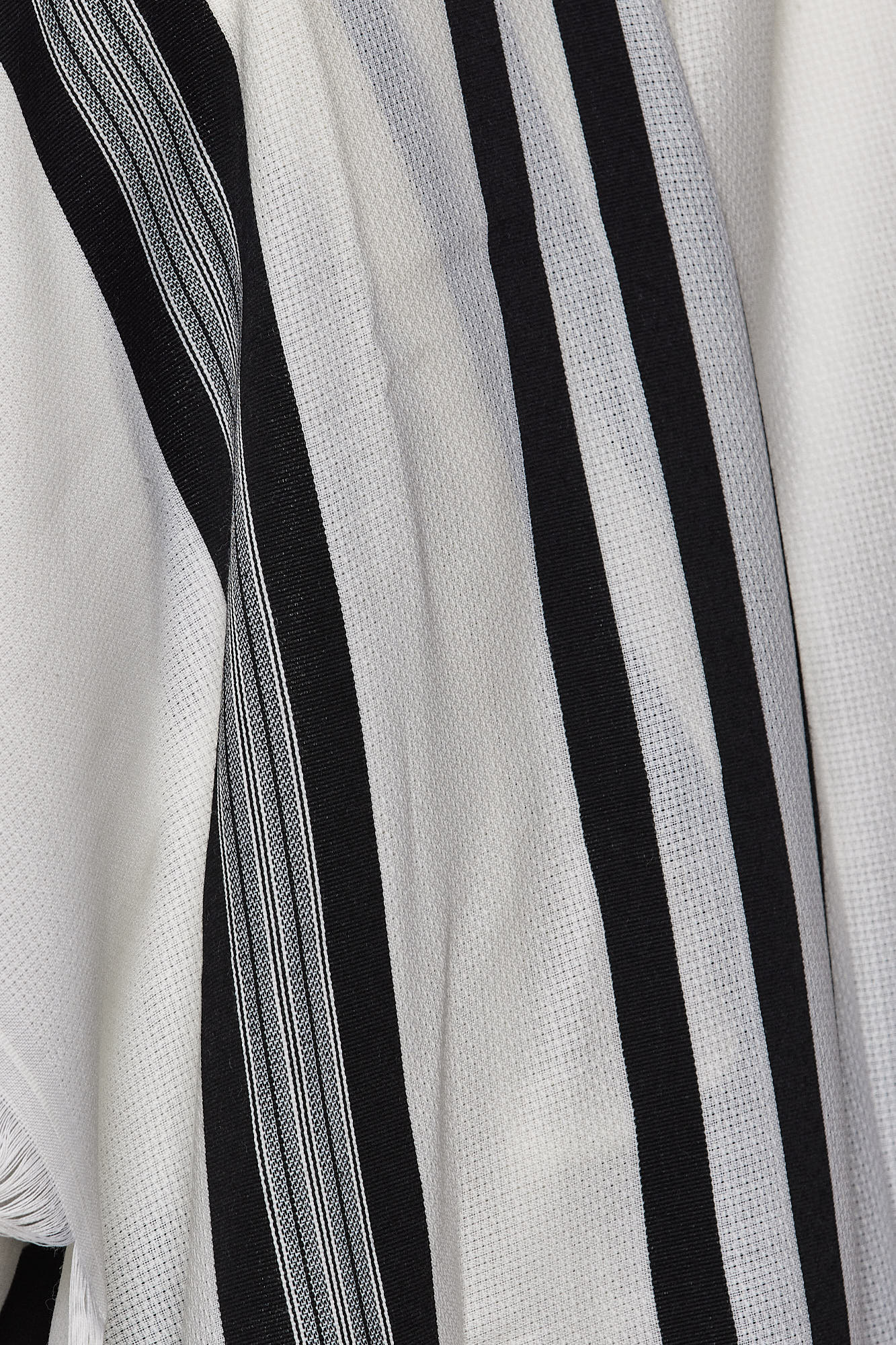 Mofet "Lamenatzeach" Wool Tallit – Classic Edition