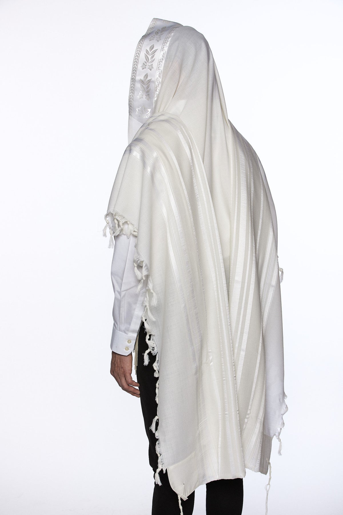 Mofet "Lamenatzeach" Wool Tallit – Classic Edition