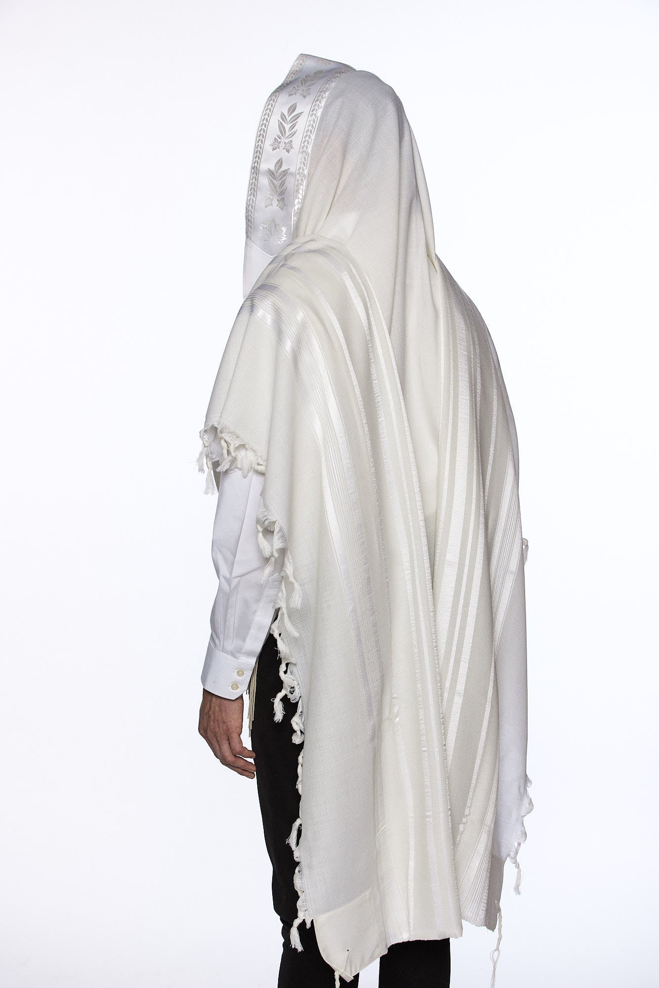 Mofet "Lamenatzeach" Wool Tallit – Classic Edition