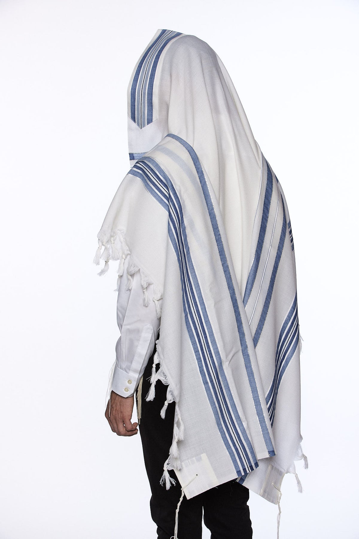 Mofet Lamenatzeach wool tallit folded | MitzvahArt