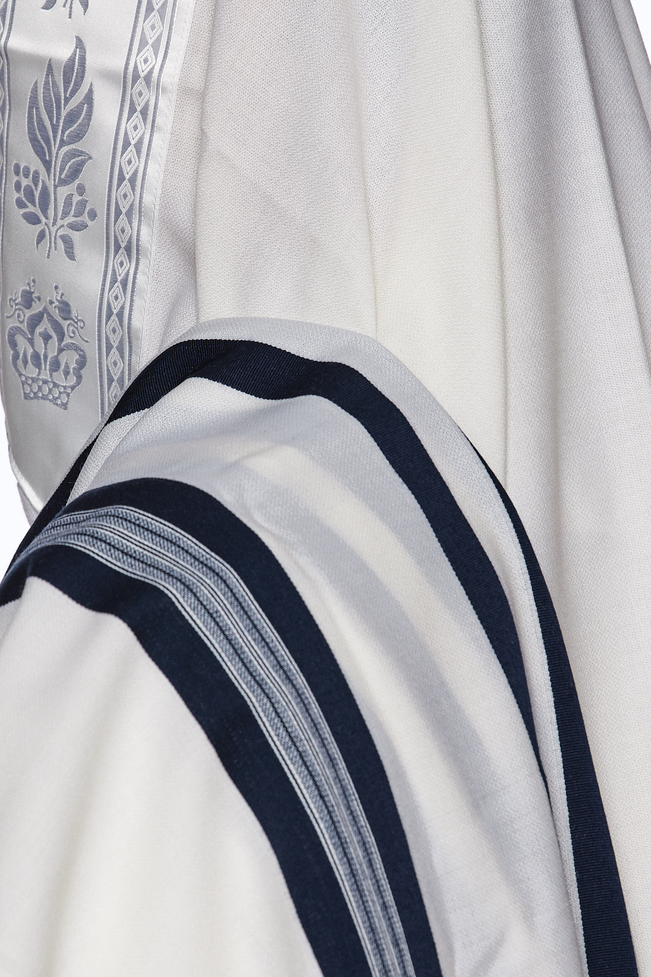 Mofet "Yishtabach" Wool Tallit