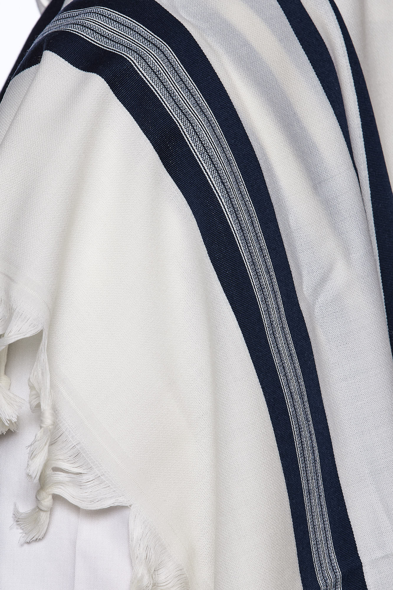 Mofet "Yishtabach" Wool Tallit
