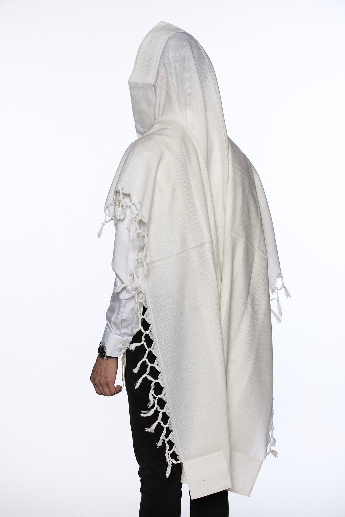 Musaf wool tallit, detail of the double fringes | MitzvahArt