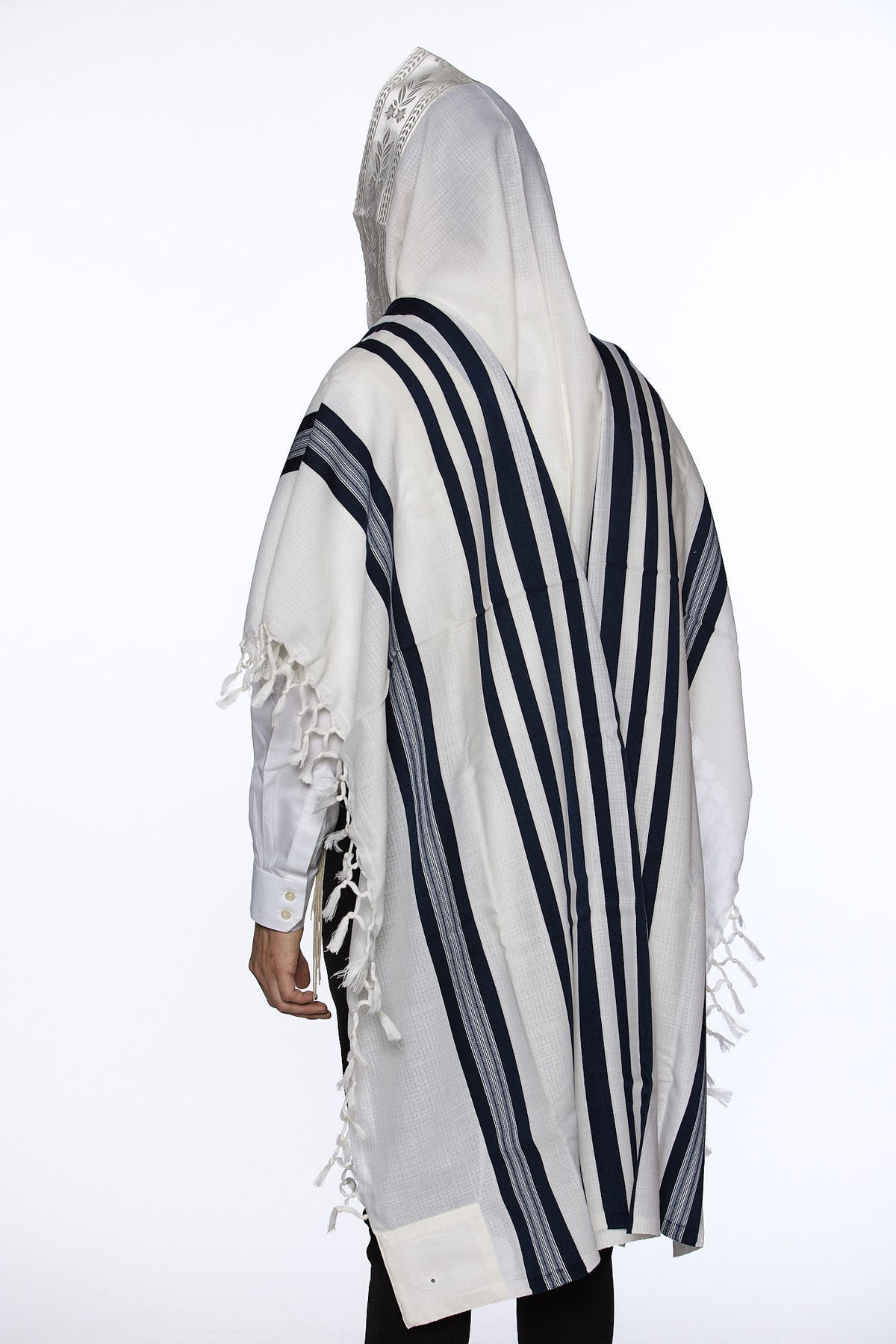 Musaf tallit, close view of the checkered wool weave | MitzvahArt