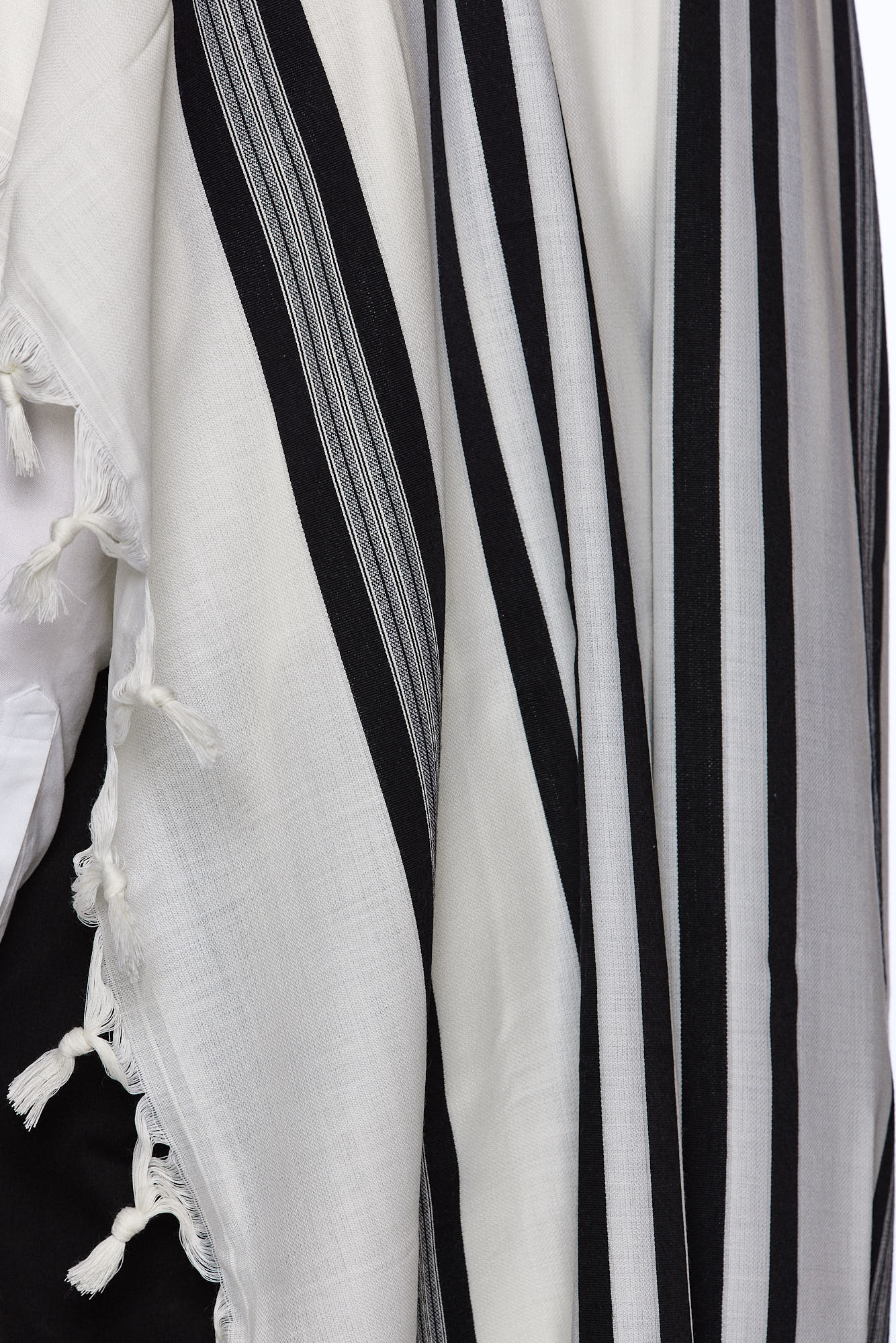Mofet "Yishtabach" Wool Tallit