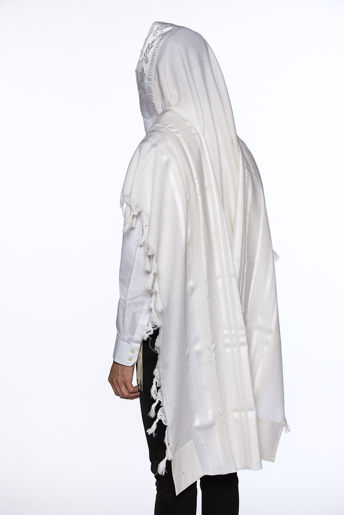 Mofet "Yishtabach" Wool Tallit