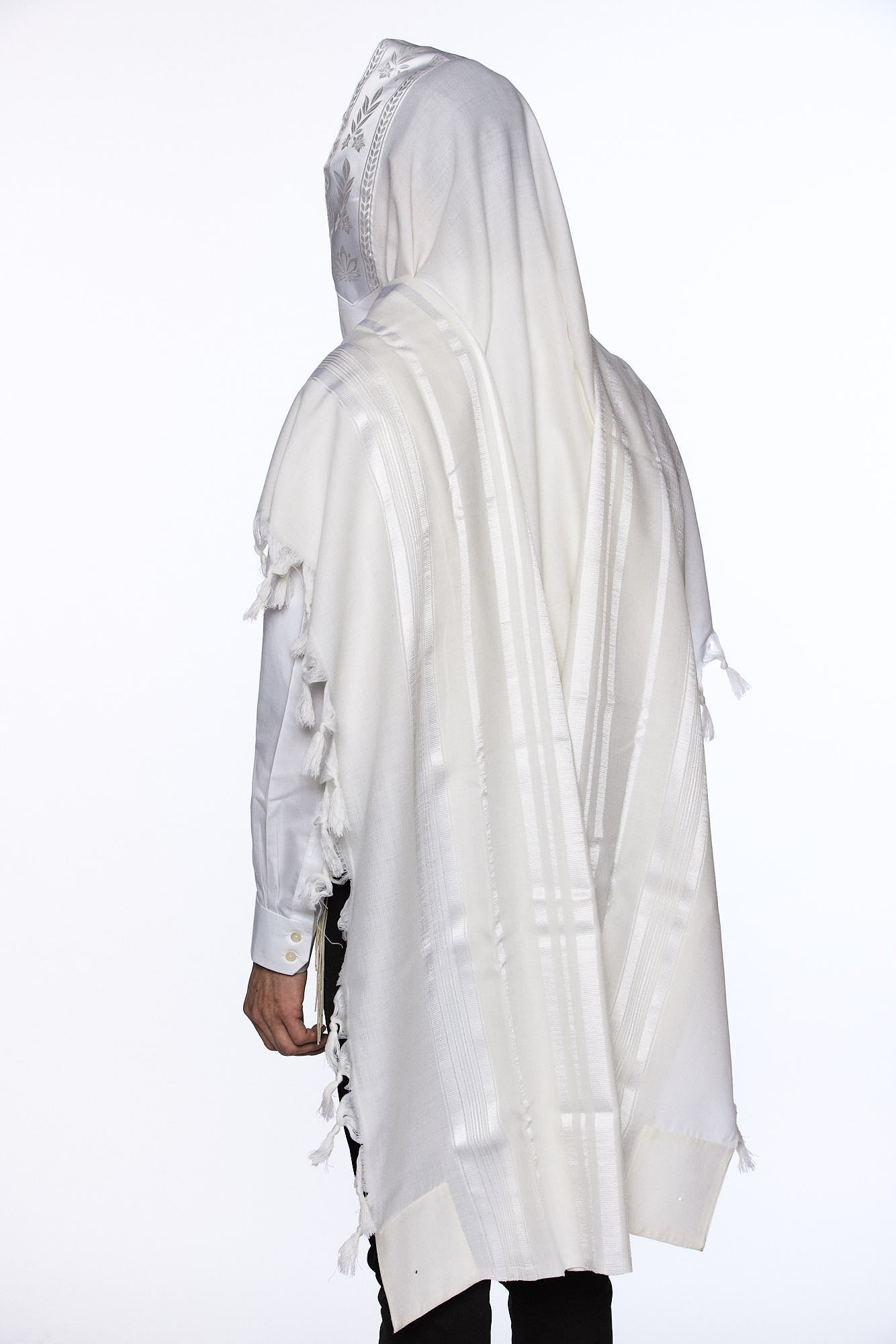 Mofet "Yishtabach" Wool Tallit