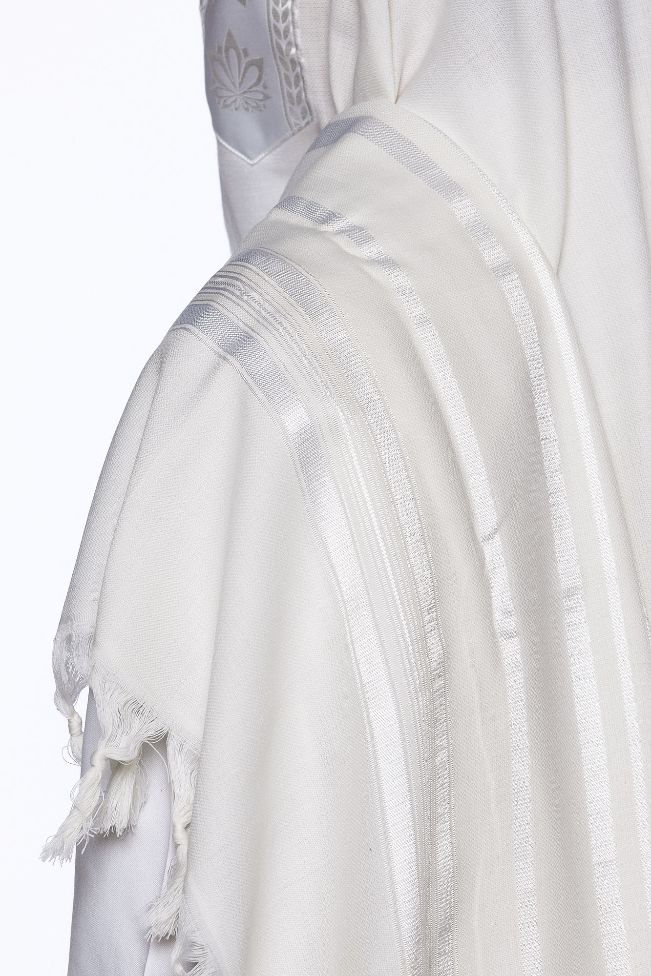 Mofet "Yishtabach" Wool Tallit