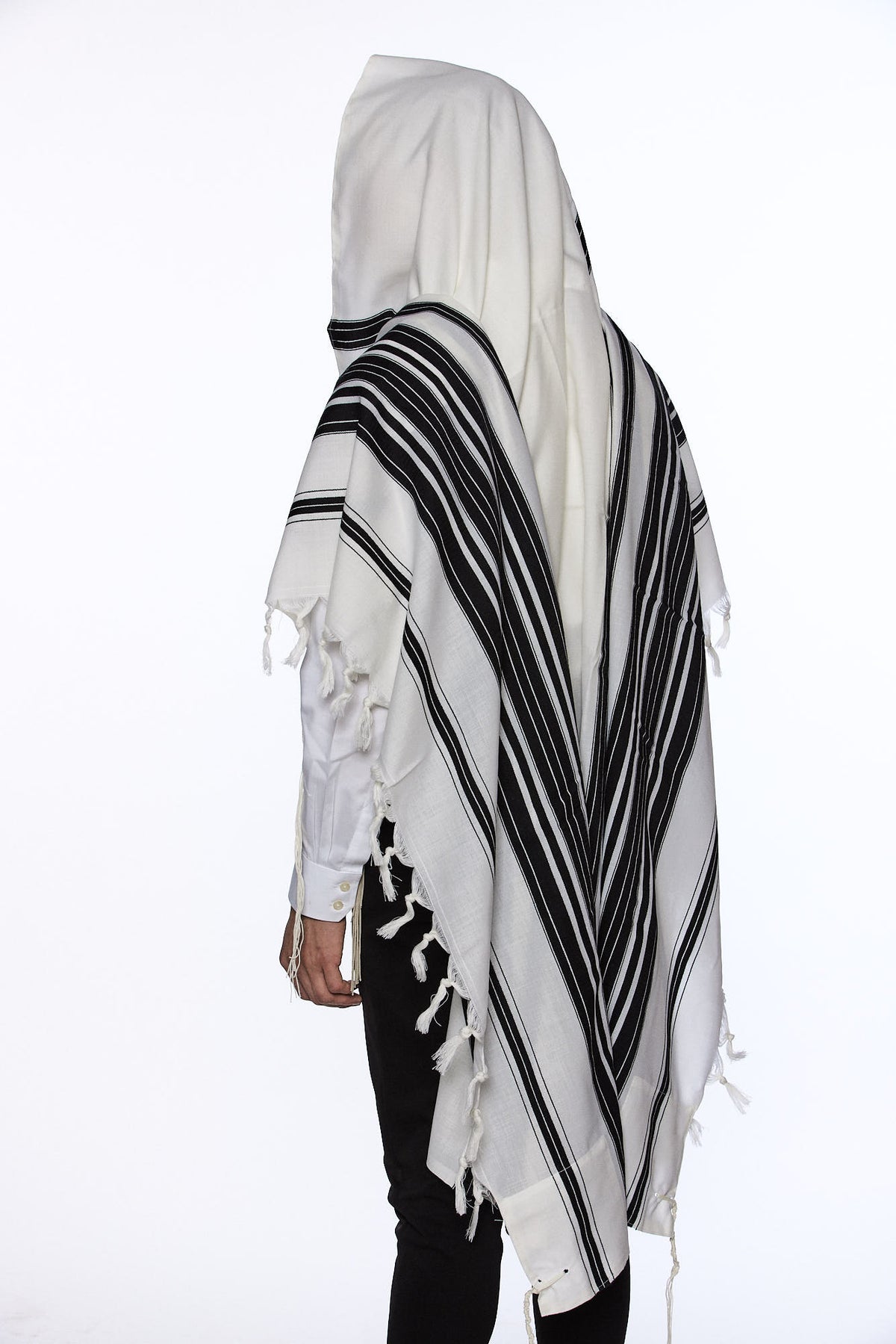 Mofet Yishtabach Chabad tallit, embroidered Yishtabach atarah | MitzvahArt