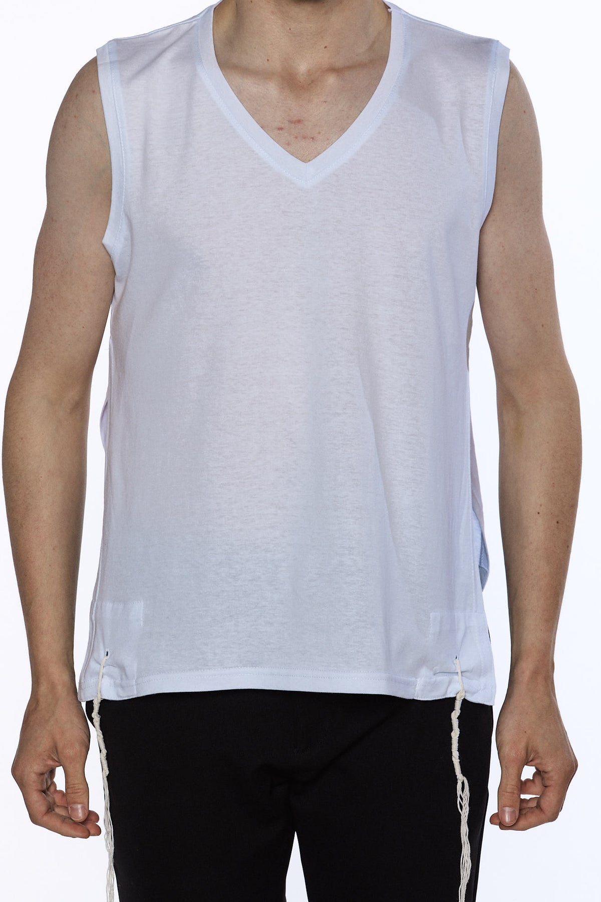 Kids tzitzit undershirt, side pocket protecting the strings | MitzvahArt