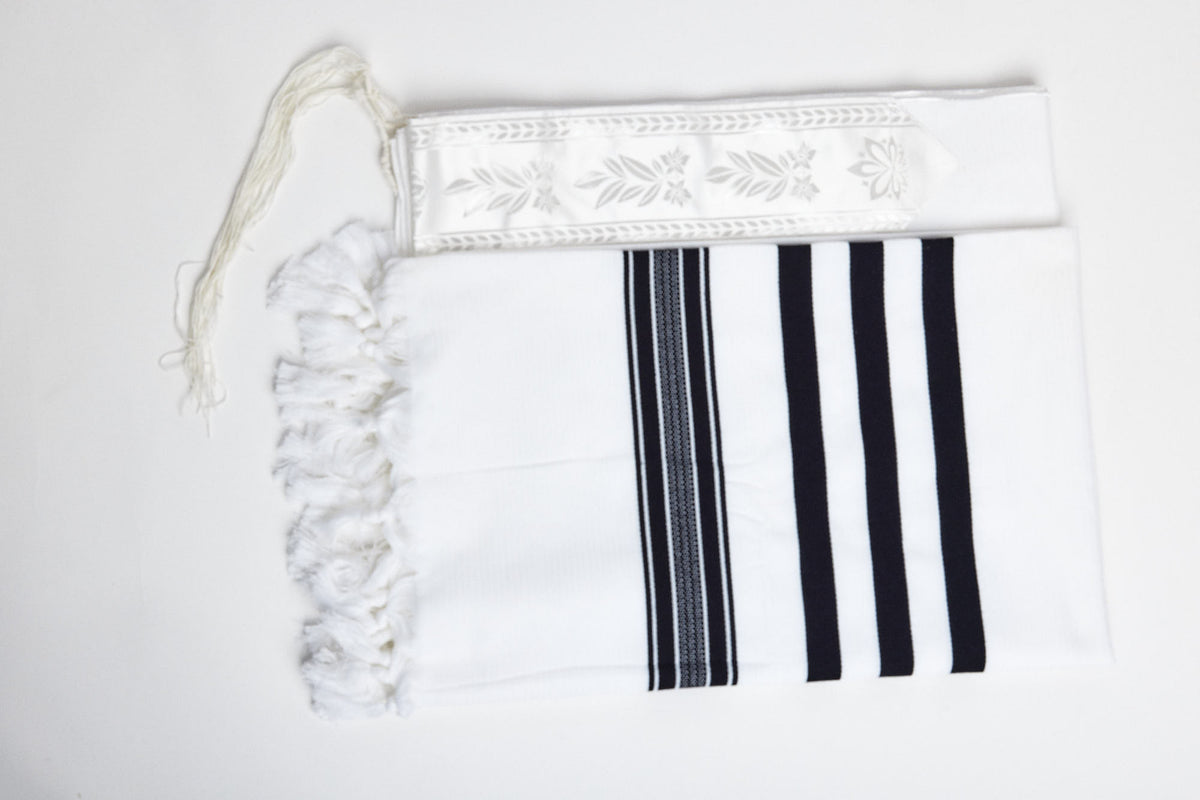 Tallit Chatanim folded, ready to present | MitzvahArt