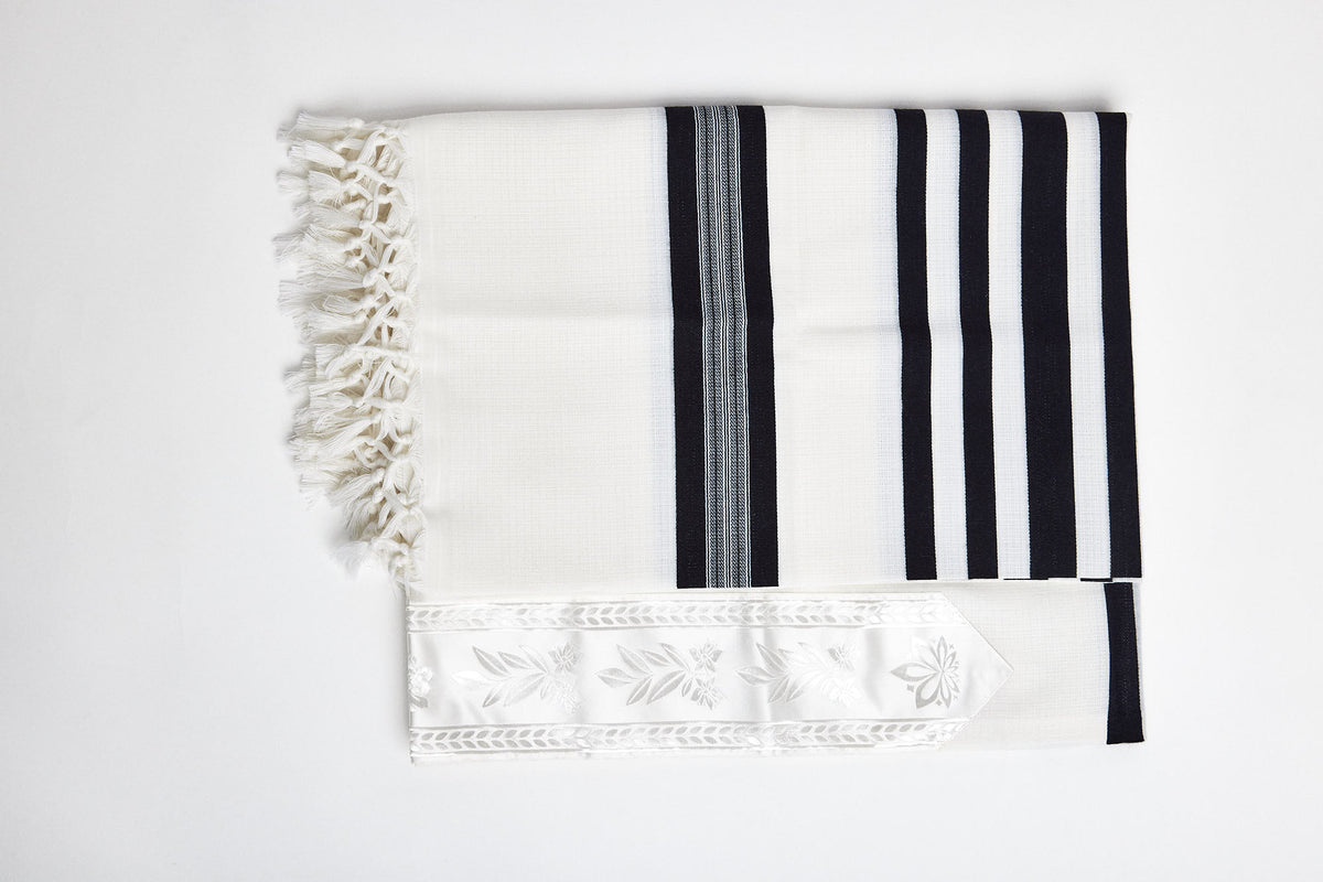 Musaf Wool Tallit – Premium Handwoven Edition