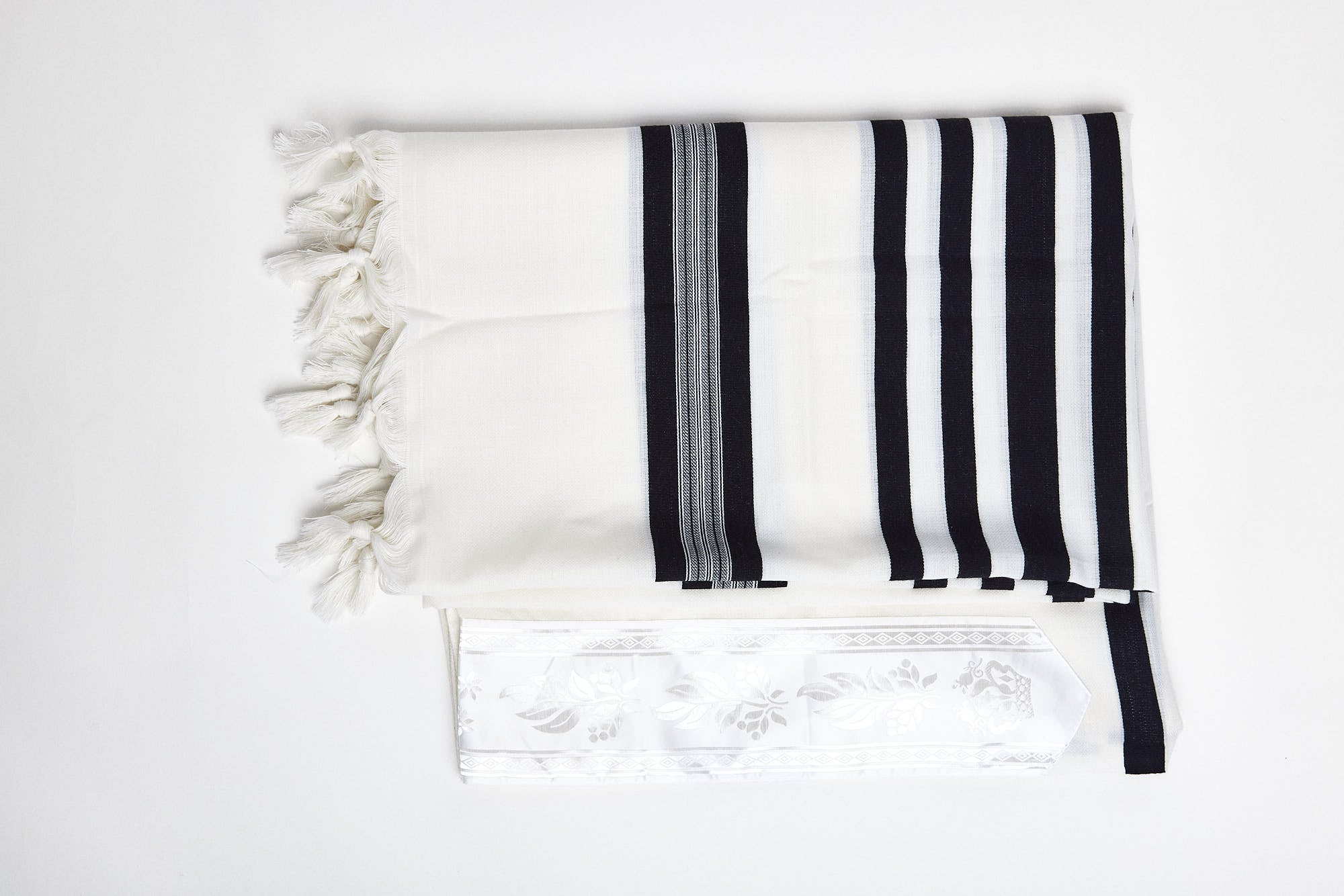Mofet "Yishtabach" Wool Tallit
