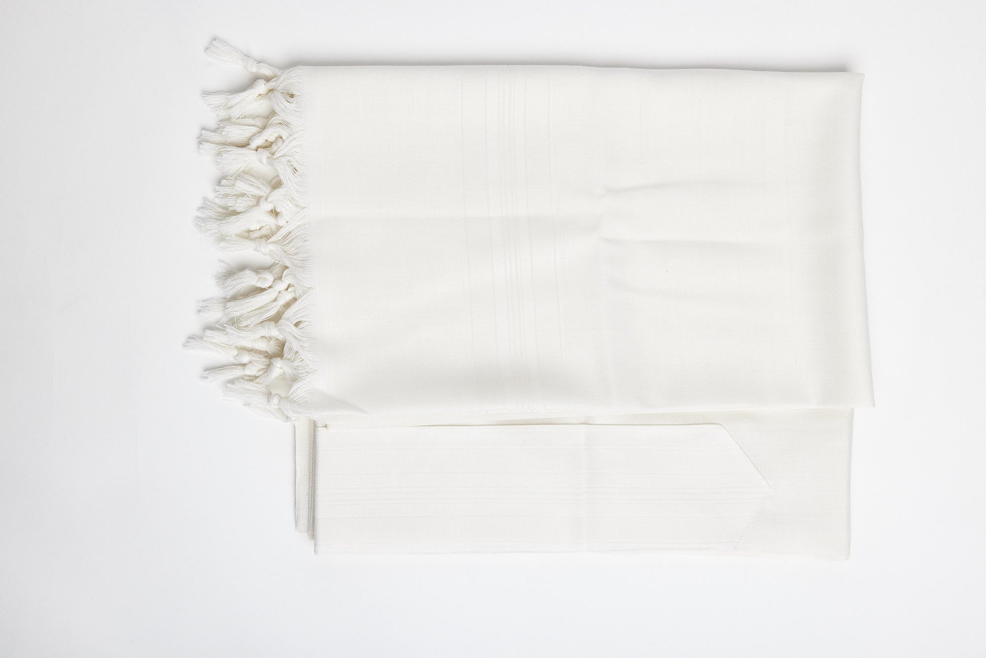 Mofet "Yishtabach" Wool Tallit