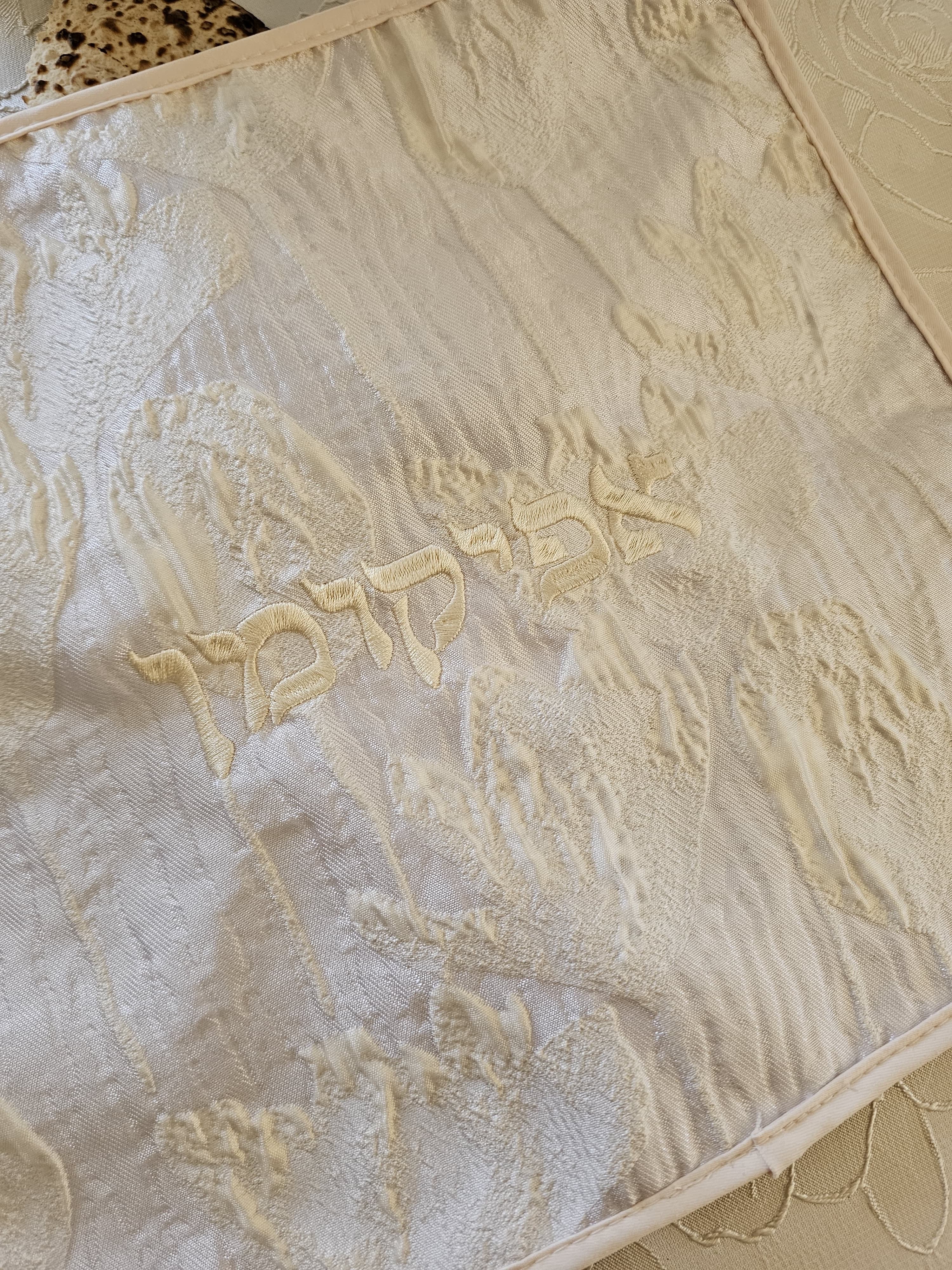 White Tulip Matzah Set