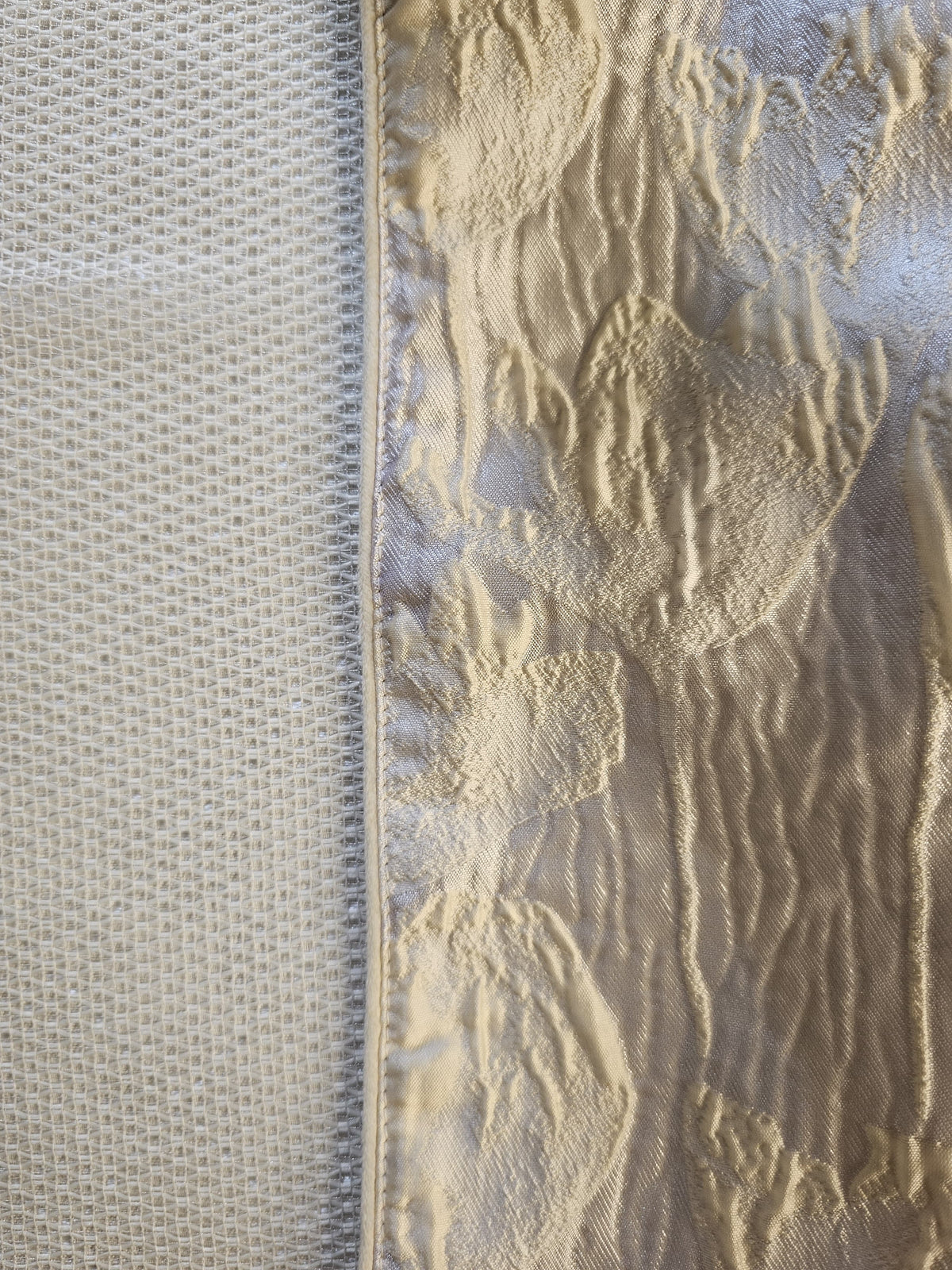White Tulips challah cover, detail of piped edge and embroidery | MitzvahArt