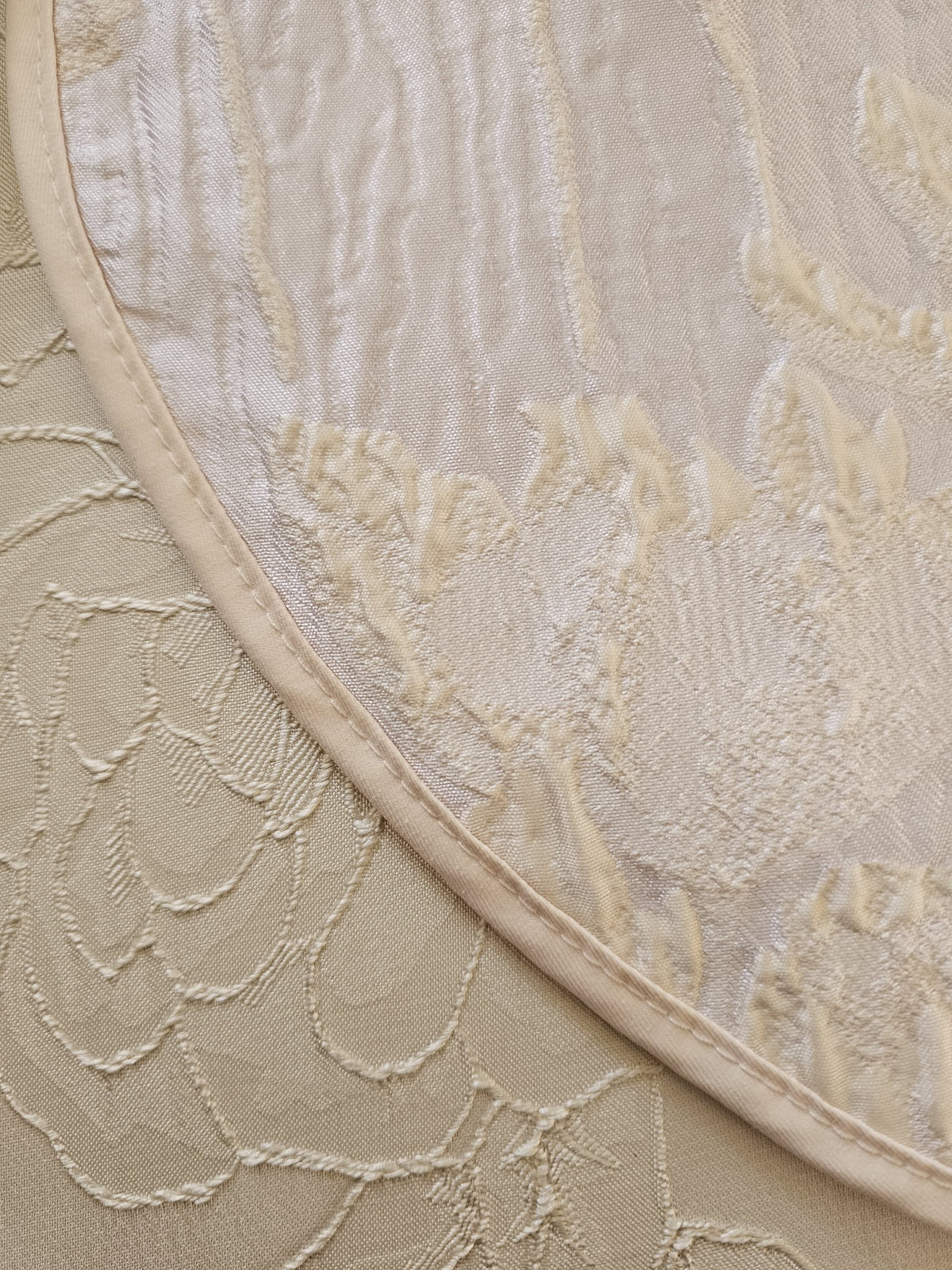 White Tulip Matzah Set