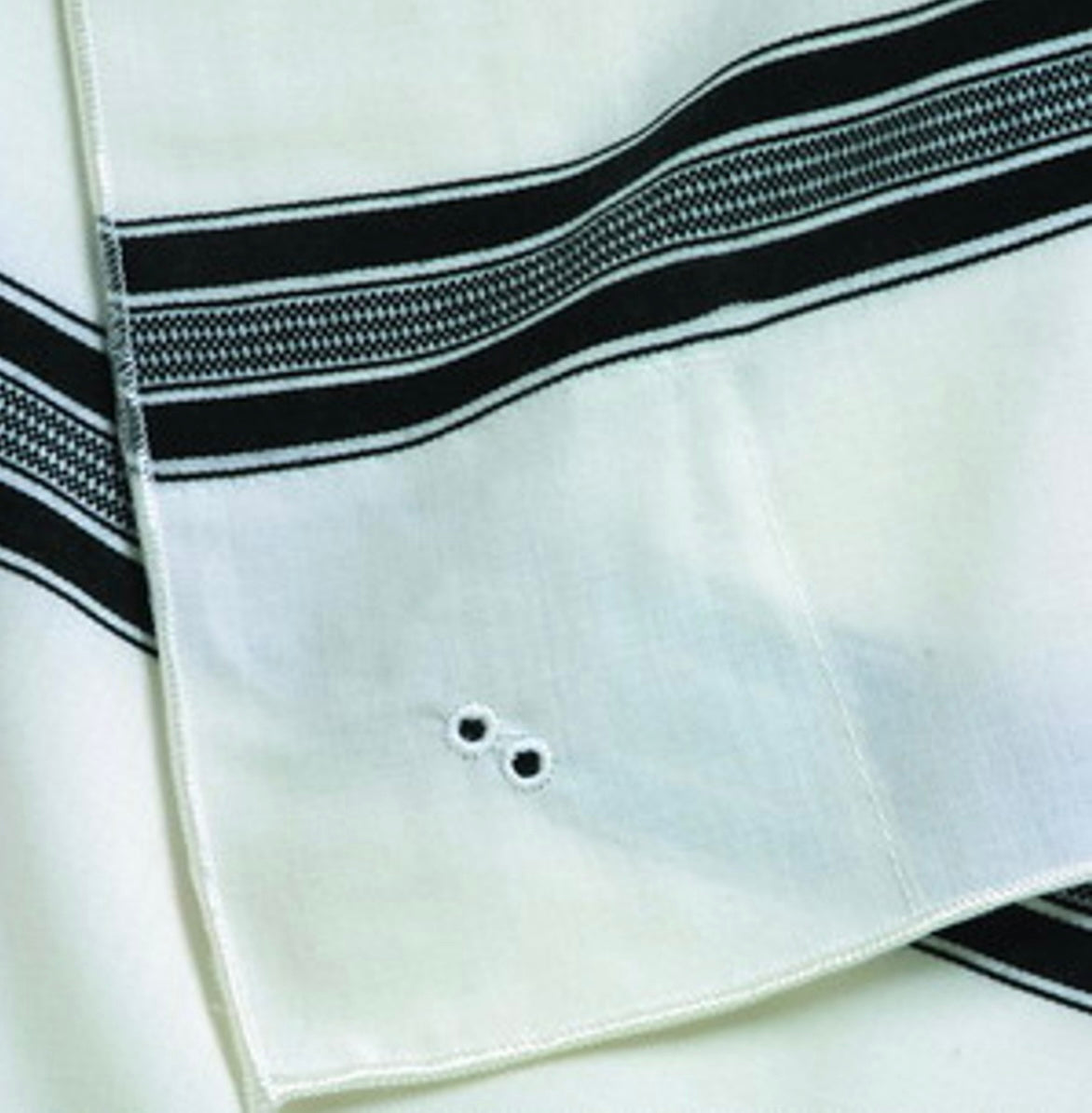 Chabad tallit katan, detail of the hand-tied Chabad tzitzit | MitzvahArt