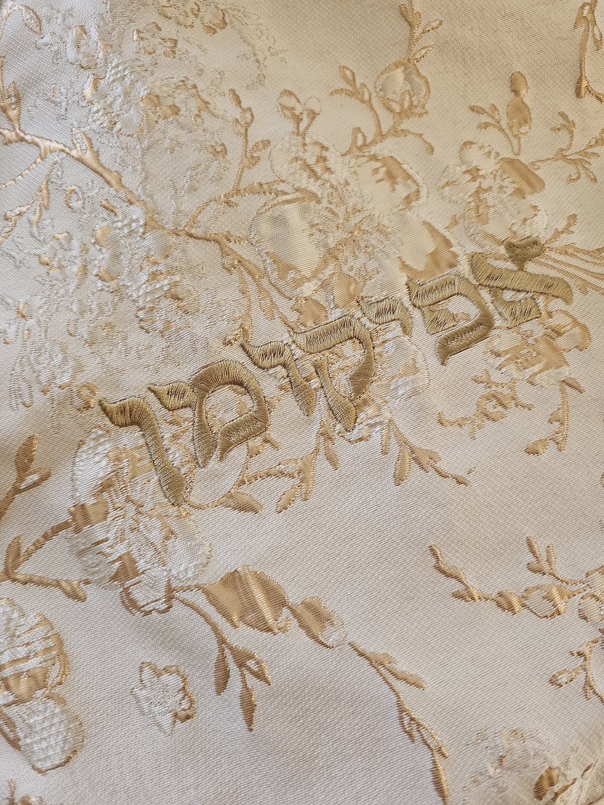 Rosed Bloom matzah set, detail of the rose floral weave | MitzvahArt